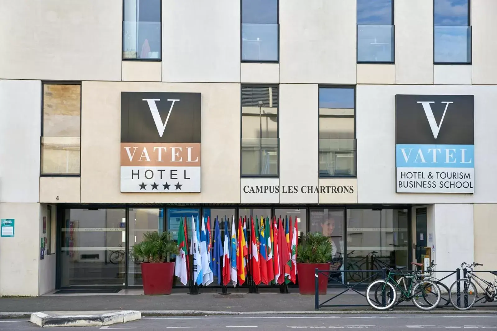 Property building in Hotel Vatel Bordeaux