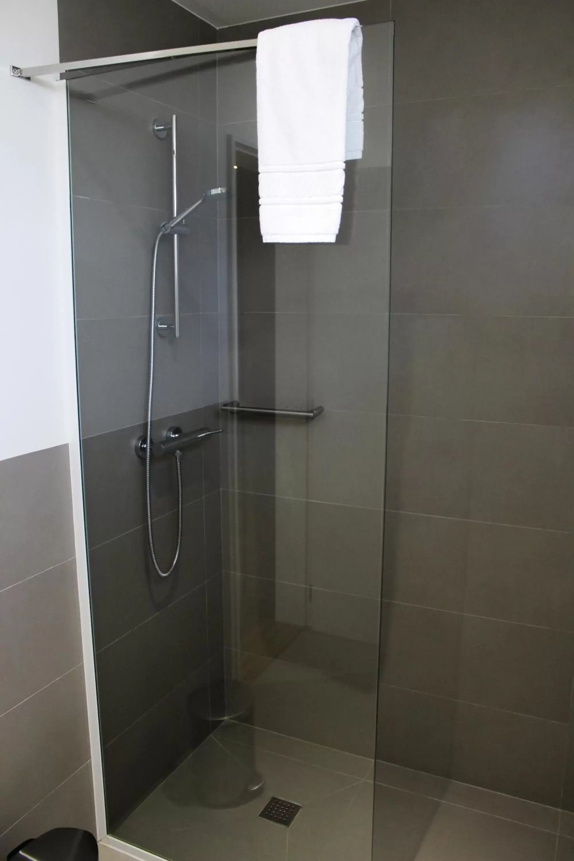 Shower, Bathroom in Apartamentos Turisticos Paraiso