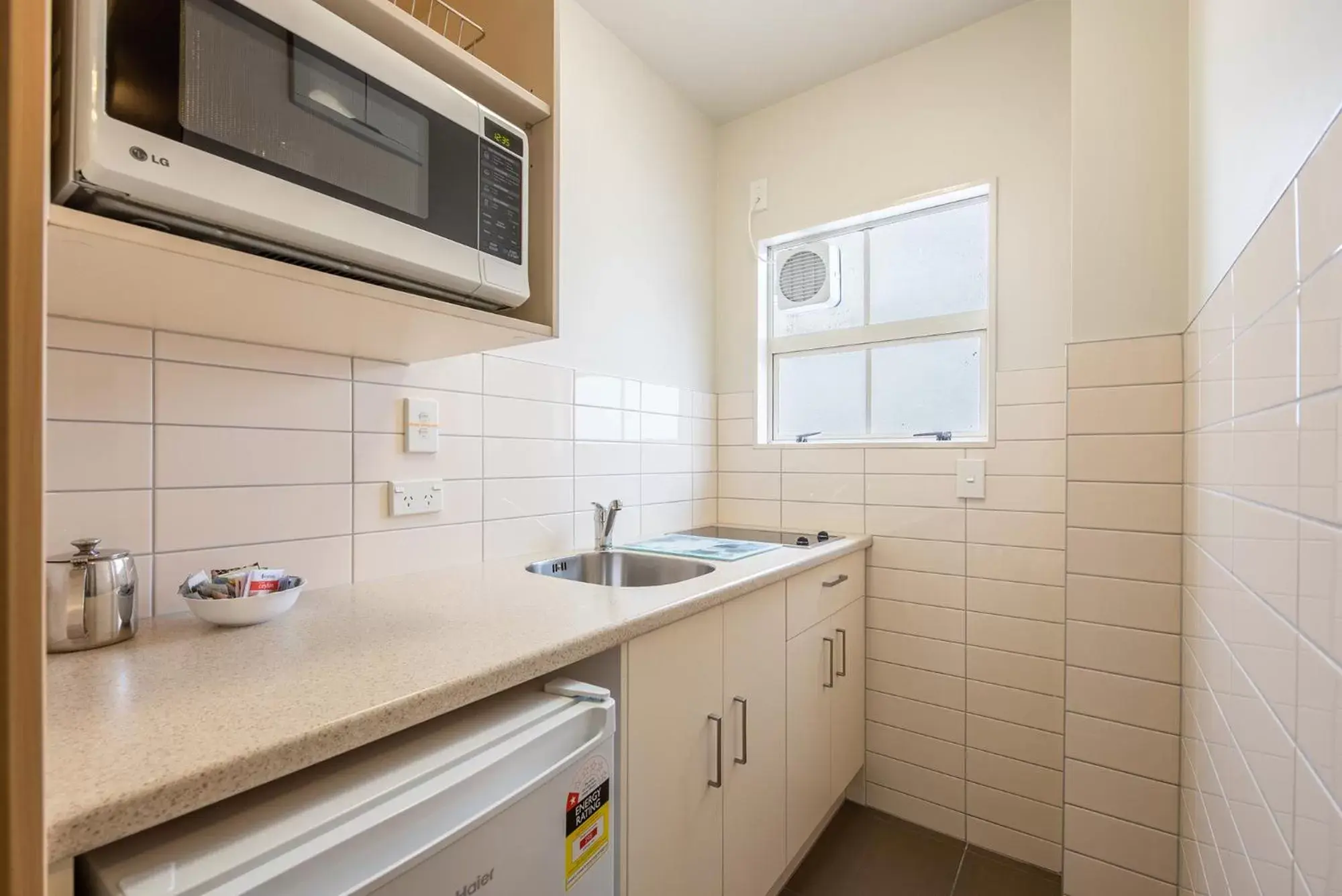 Kitchen/Kitchenette in Apollo Lodge Motel