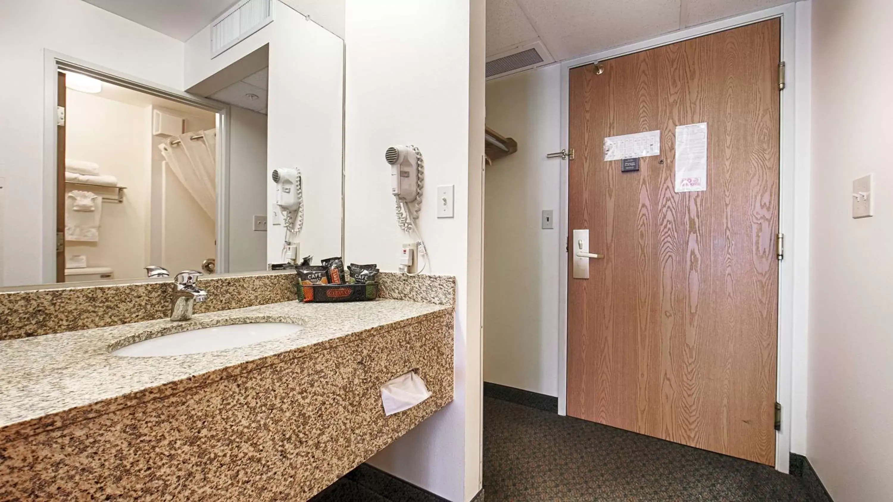 Bathroom in Best Western Yellowstone Crossing