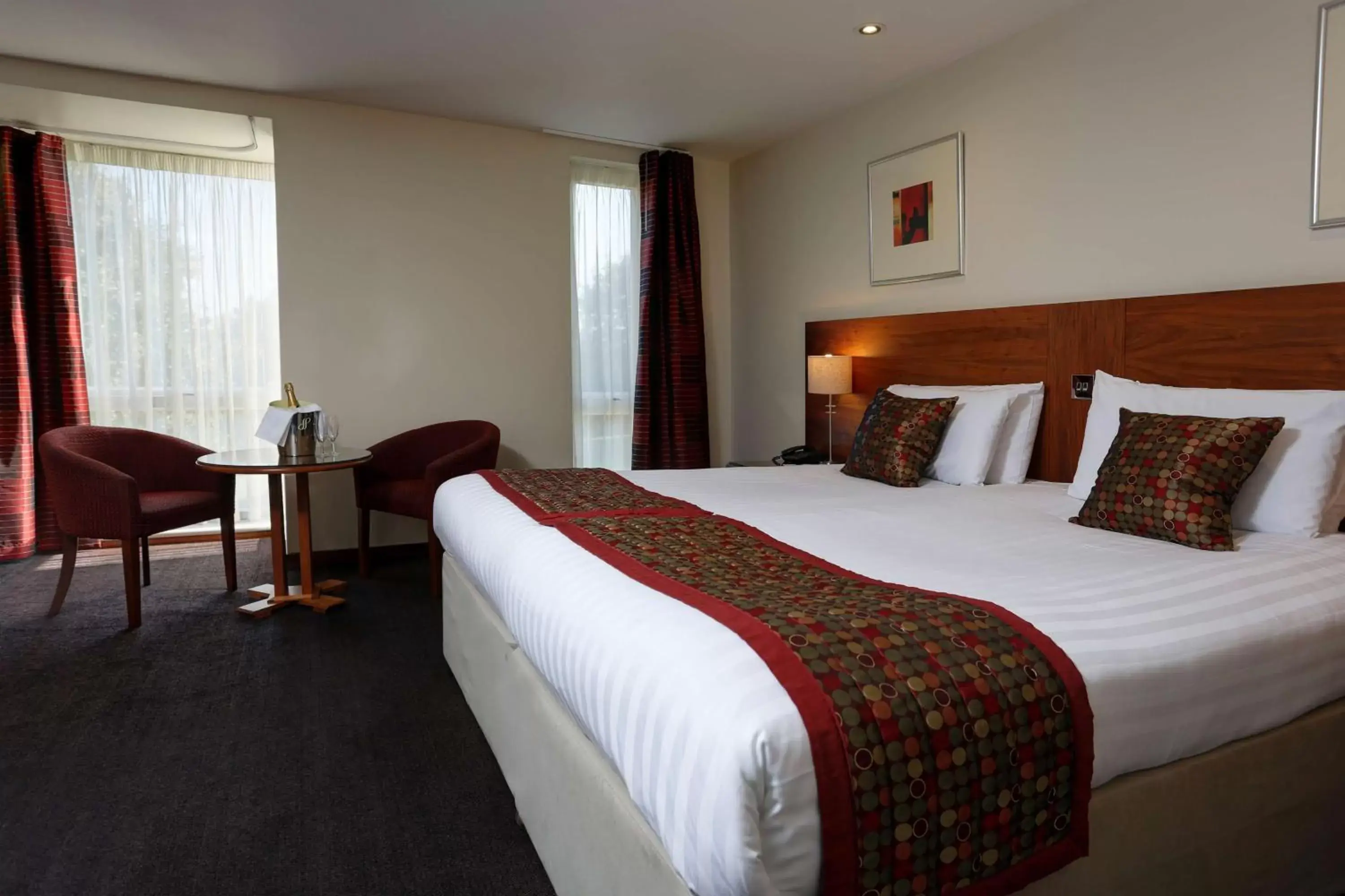 Photo of the whole room, Bed in Best Western Kings Manor