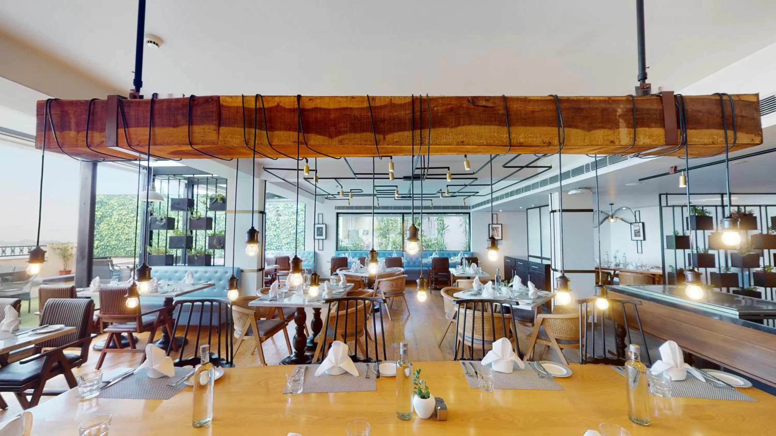 Restaurant/places to eat in Radisson Hotel Shimla