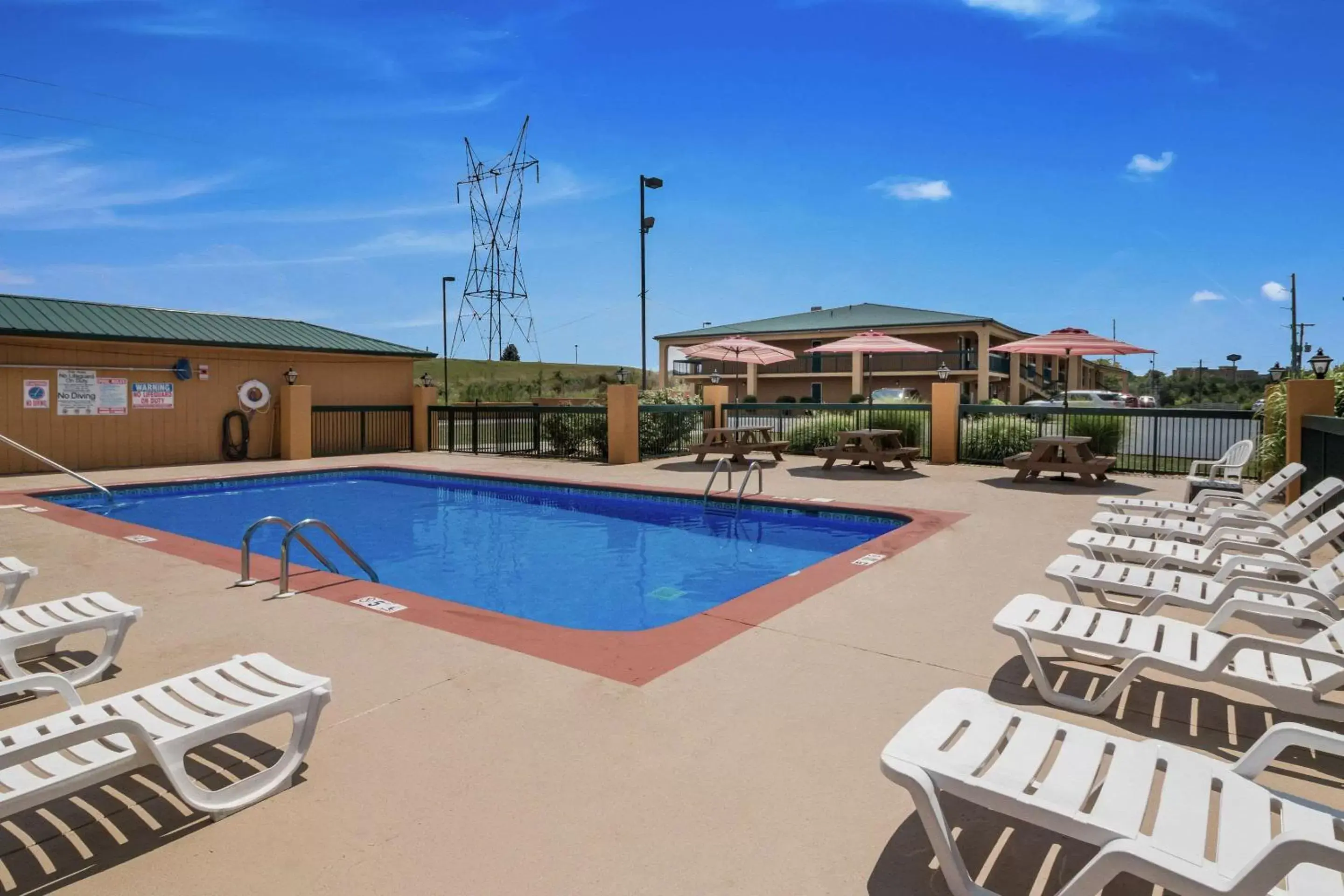 Activities, Swimming Pool in Quality Inn Dandridge