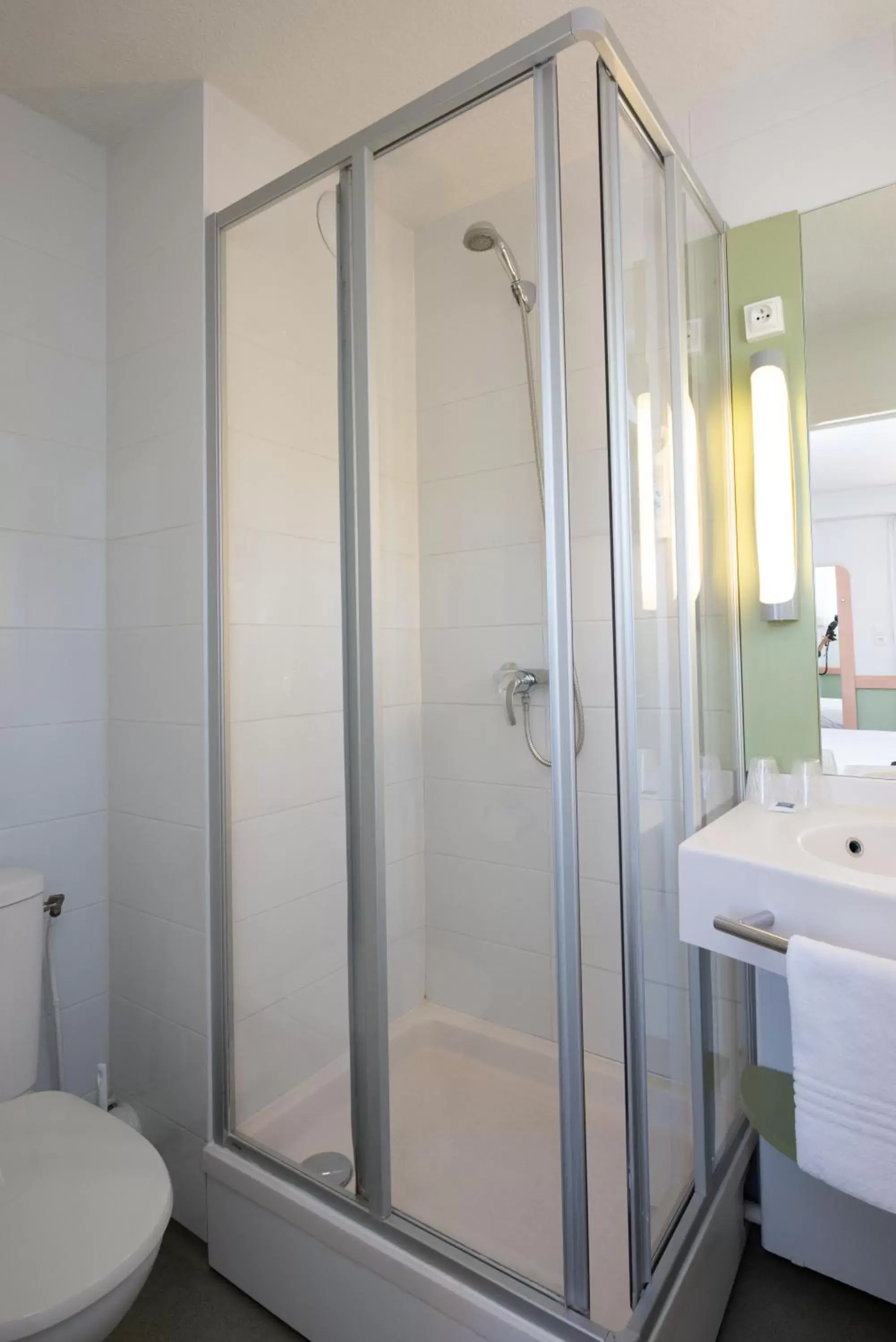 Shower, Bathroom in ibis Budget Mâcon Sud