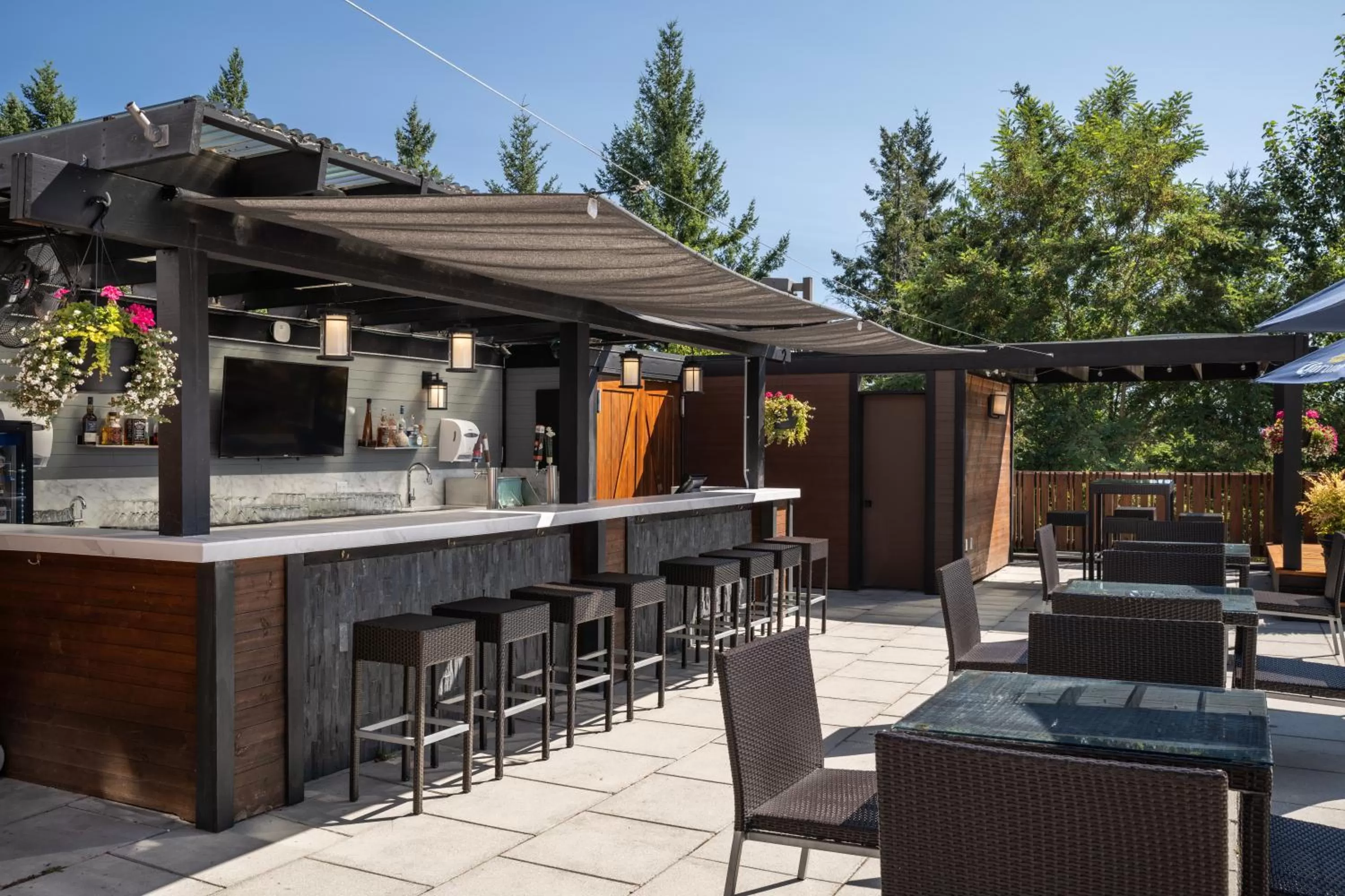 Patio in Four Points by Sheraton Victoria Gateway