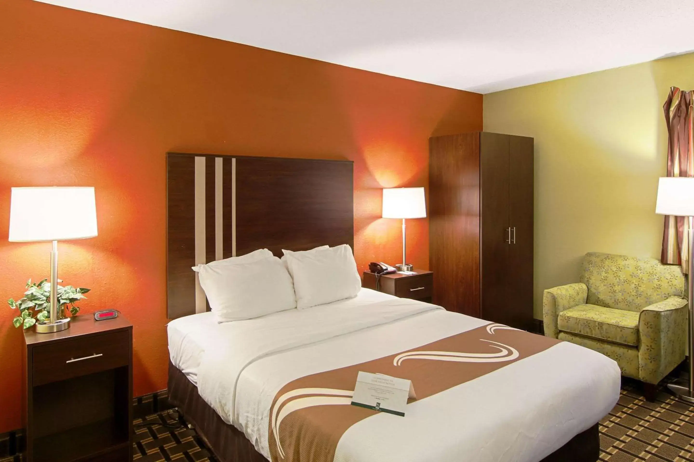 Photo of the whole room, Bed in Quality Inn Plainfield I-395 Photo of the whole room, Bed in Quality Inn Plainfield I-395