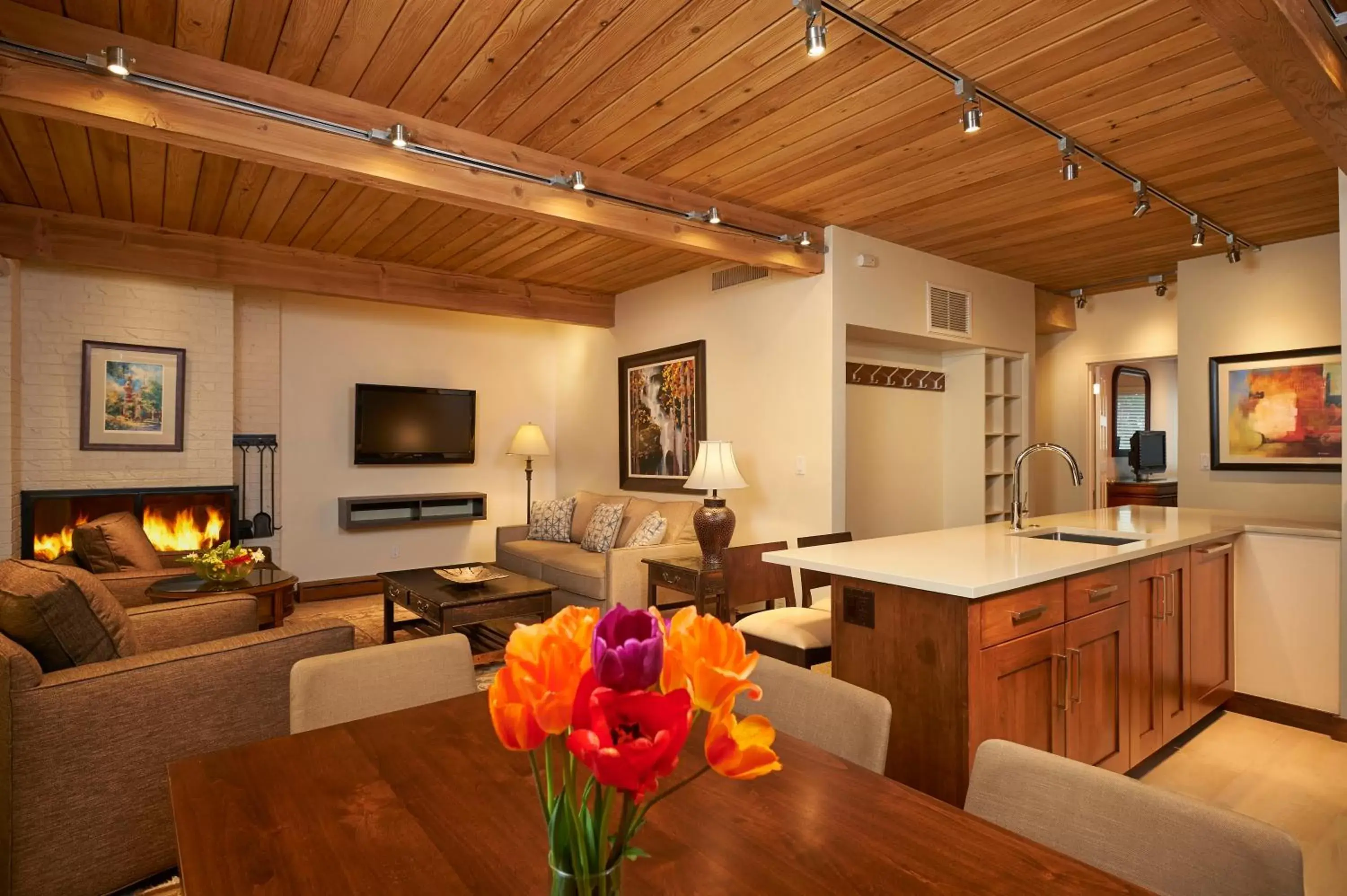 TV and multimedia, Kitchen/Kitchenette in Aspen Square Condominium Hotel