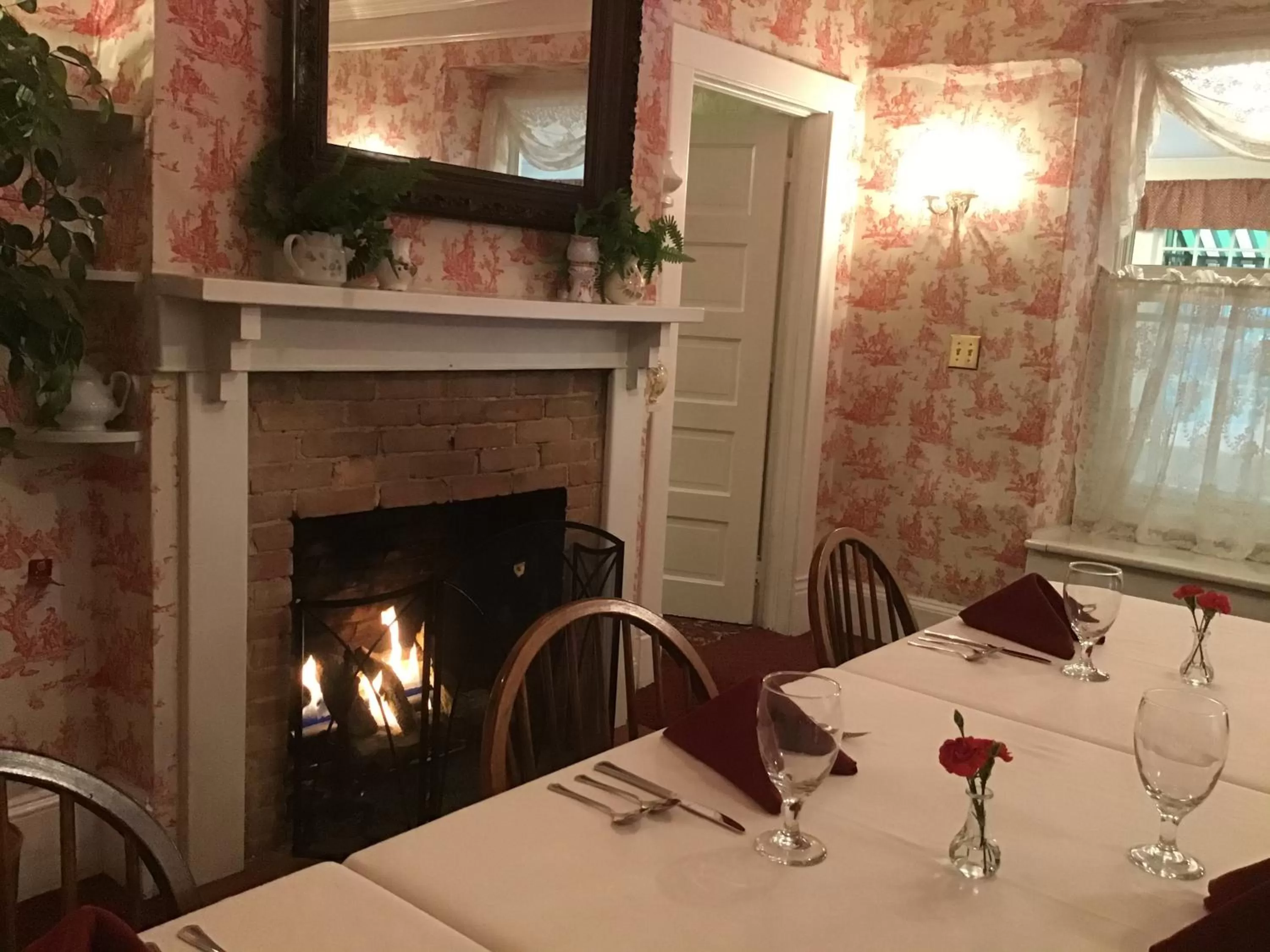 Restaurant/places to eat in Red Rocker Inn