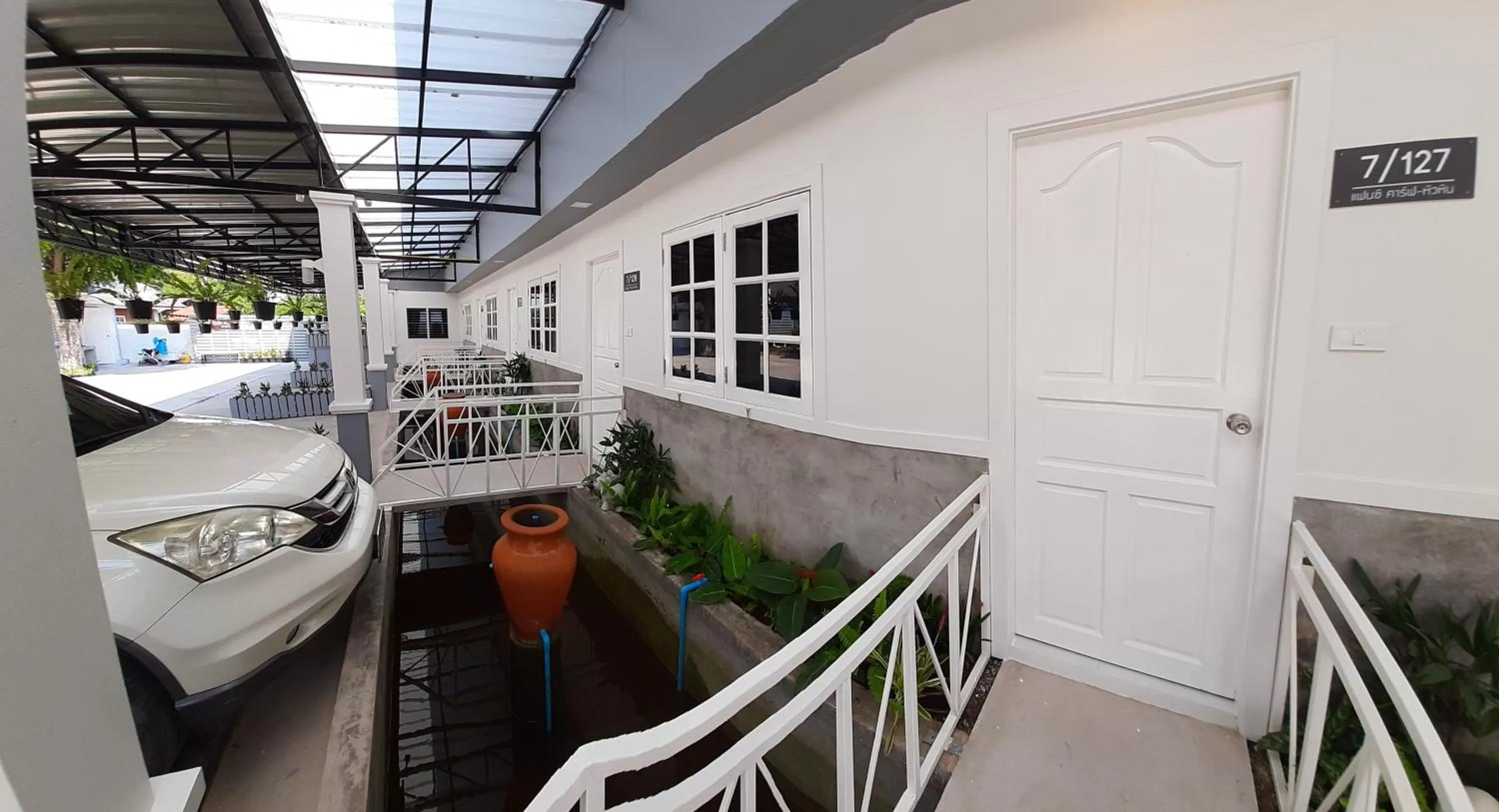 Fancy Carp Resort Hua-Hin