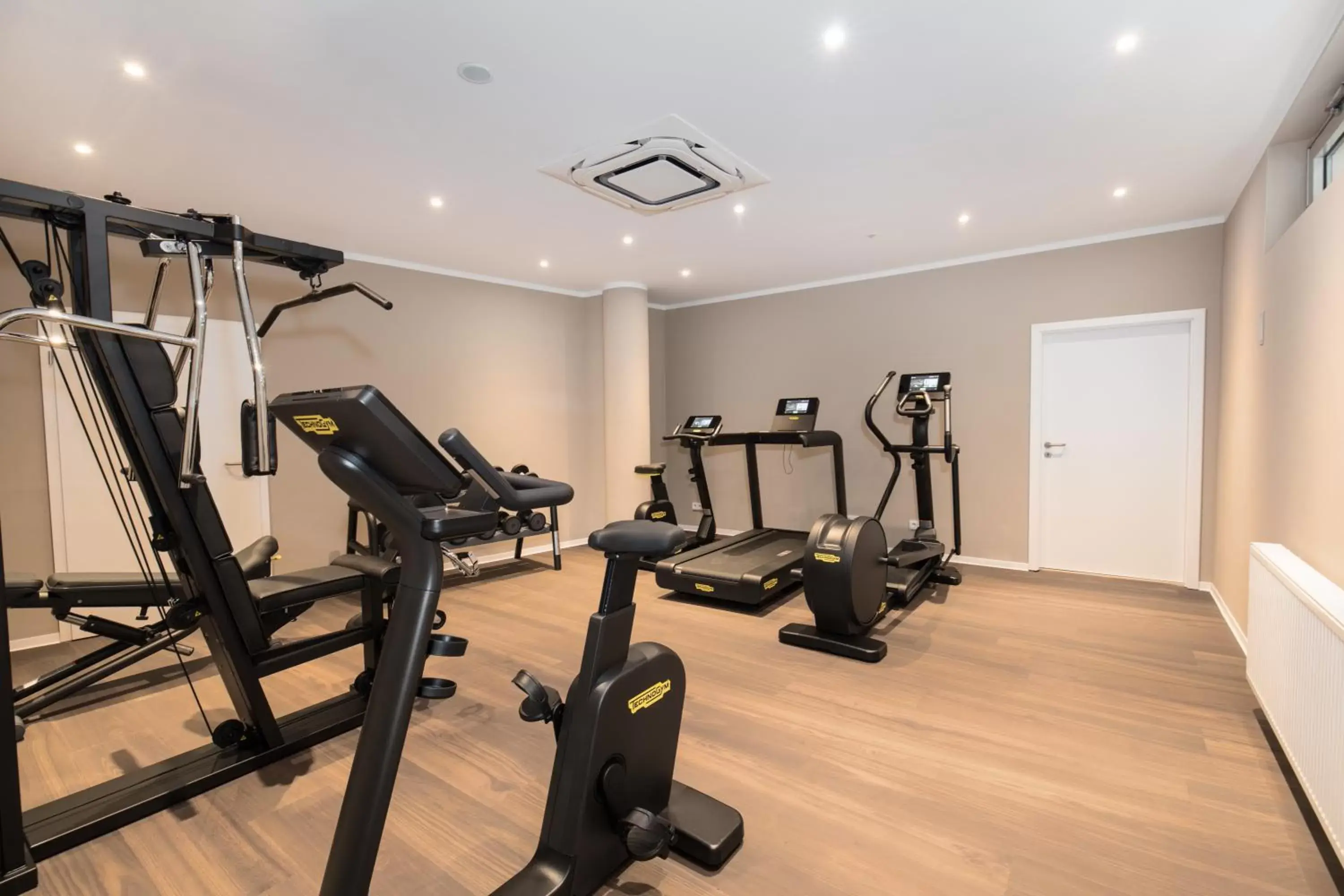 Fitness centre/facilities, Fitness Center/Facilities in SCOTTY & PAUL Hotel Deggendorf