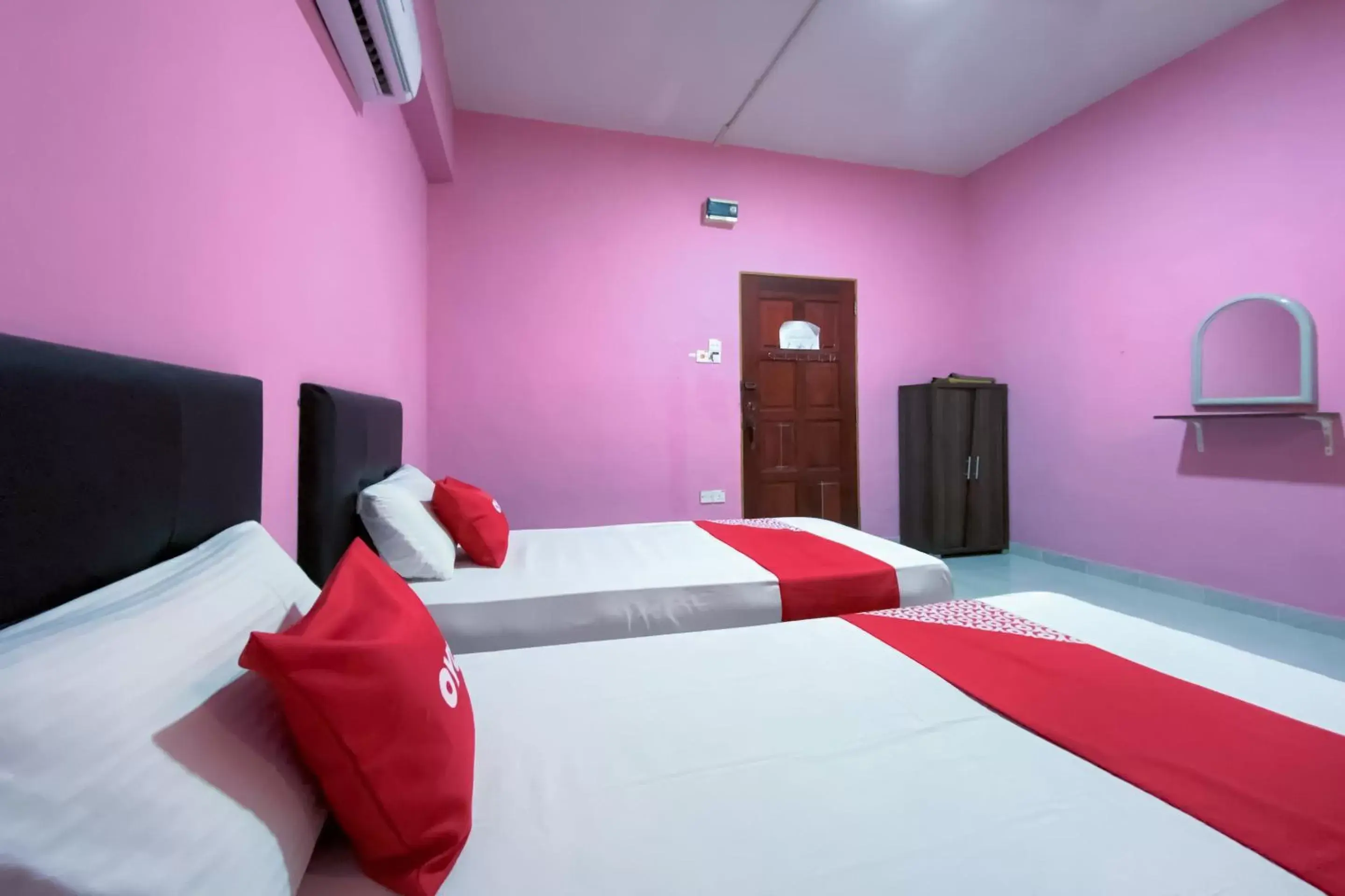 Bedroom, Bed in Super OYO 90039 Coop Hotel Kangar