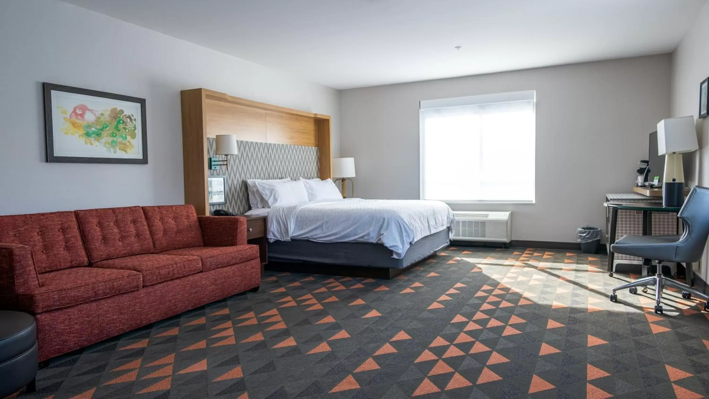 Bedroom in Holiday Inn & Suites Philadelphia W - Drexel Hill, an IHG Hotel