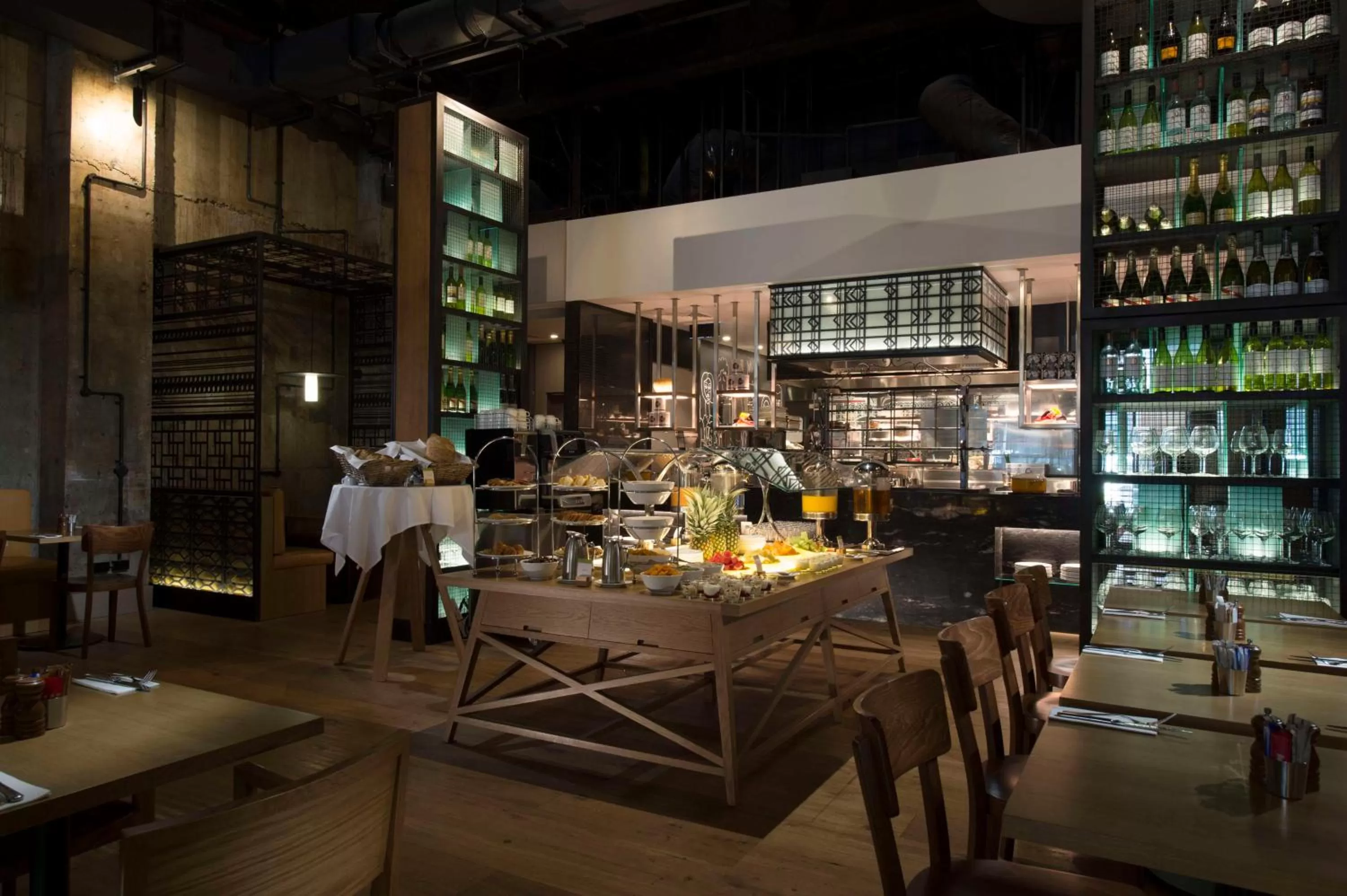 Dining area in DoubleTree by Hilton Melbourne