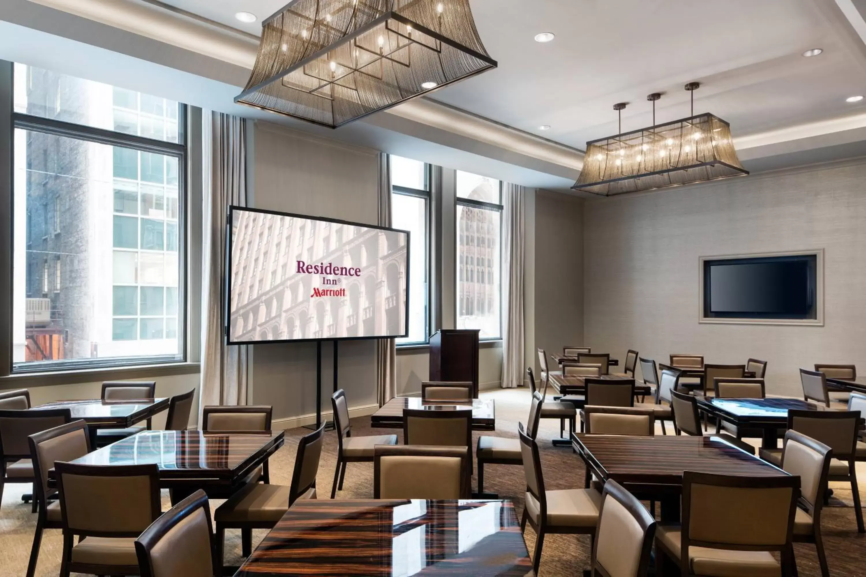 Meeting/conference room, Restaurant/Places to Eat in Residence Inn by Marriott Chicago Downtown/Loop