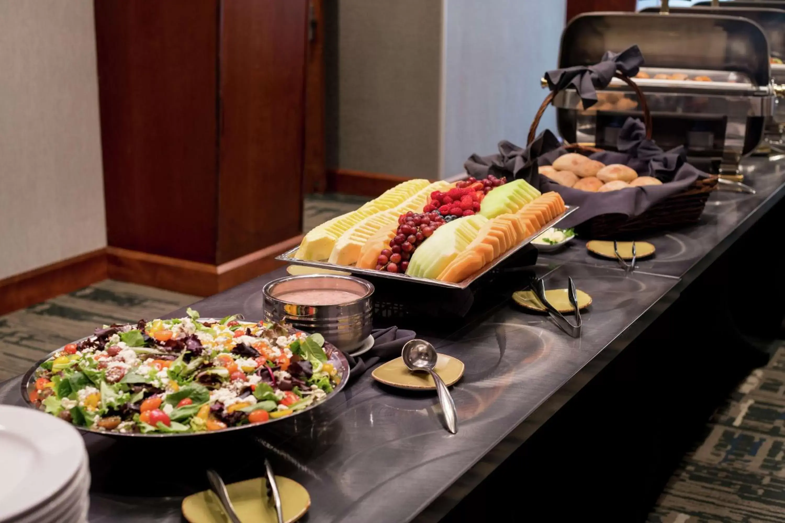 Dining area, Food in DoubleTree by Hilton San Francisco Airport North Bayfront