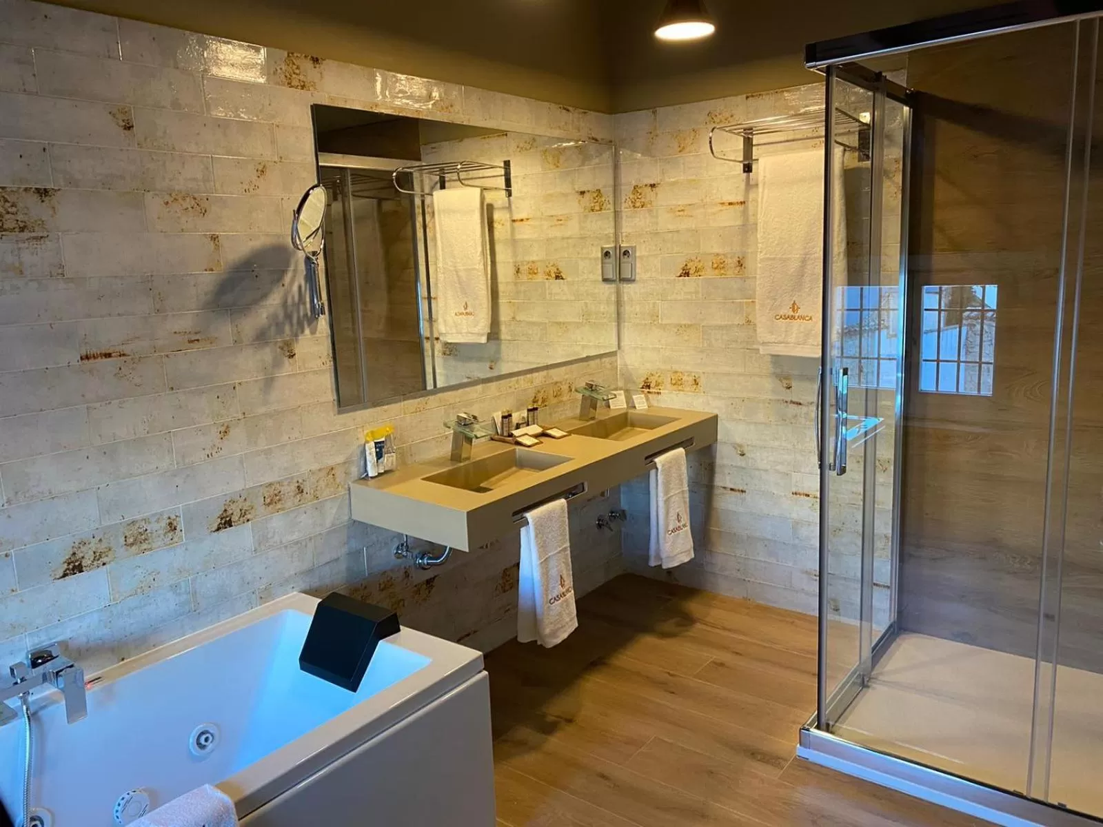 Hot Tub in HOTEL CASABLANCA BOUTIQUE