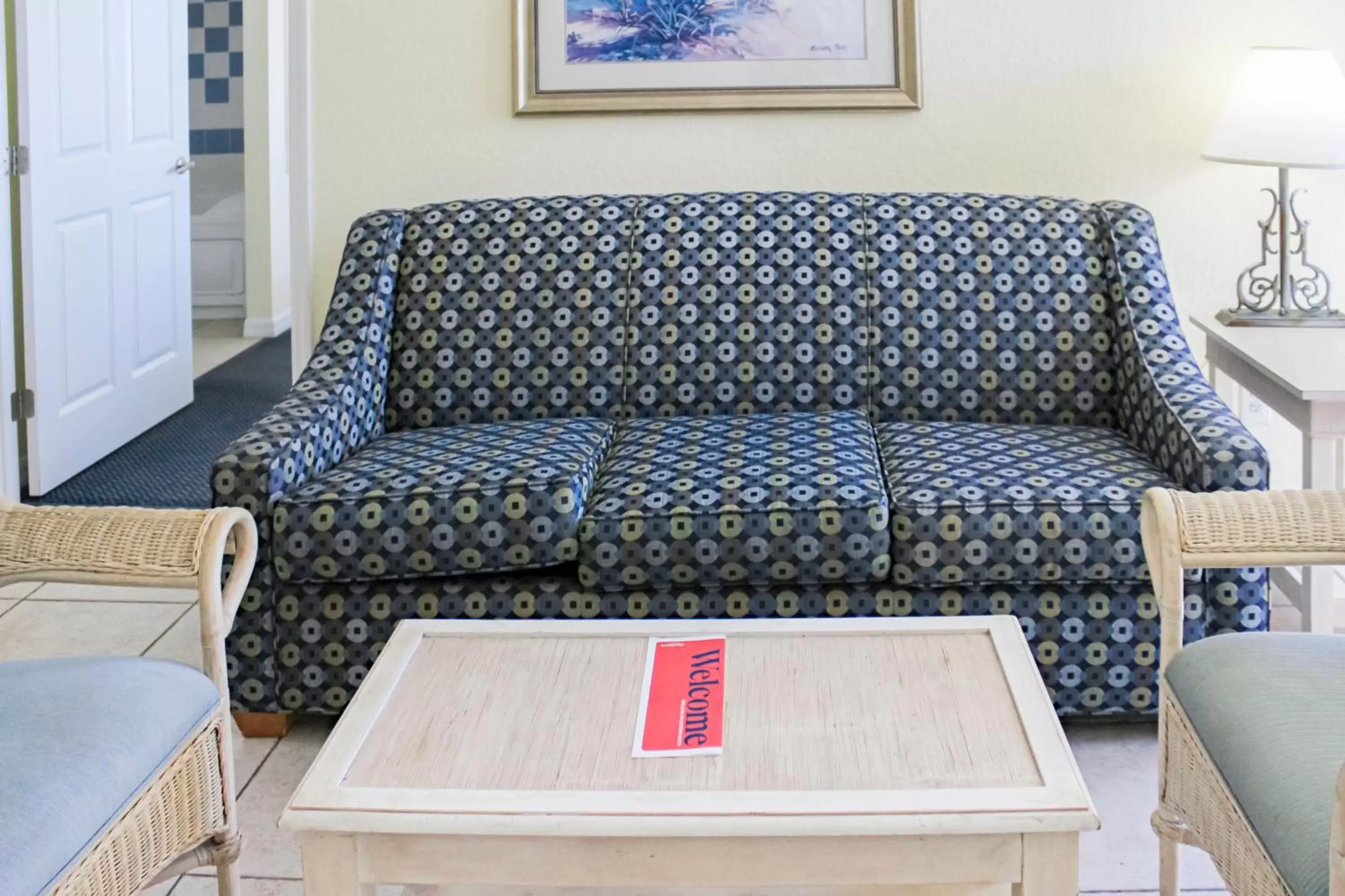 Living room, Seating Area in The Cove On Ormond Beach