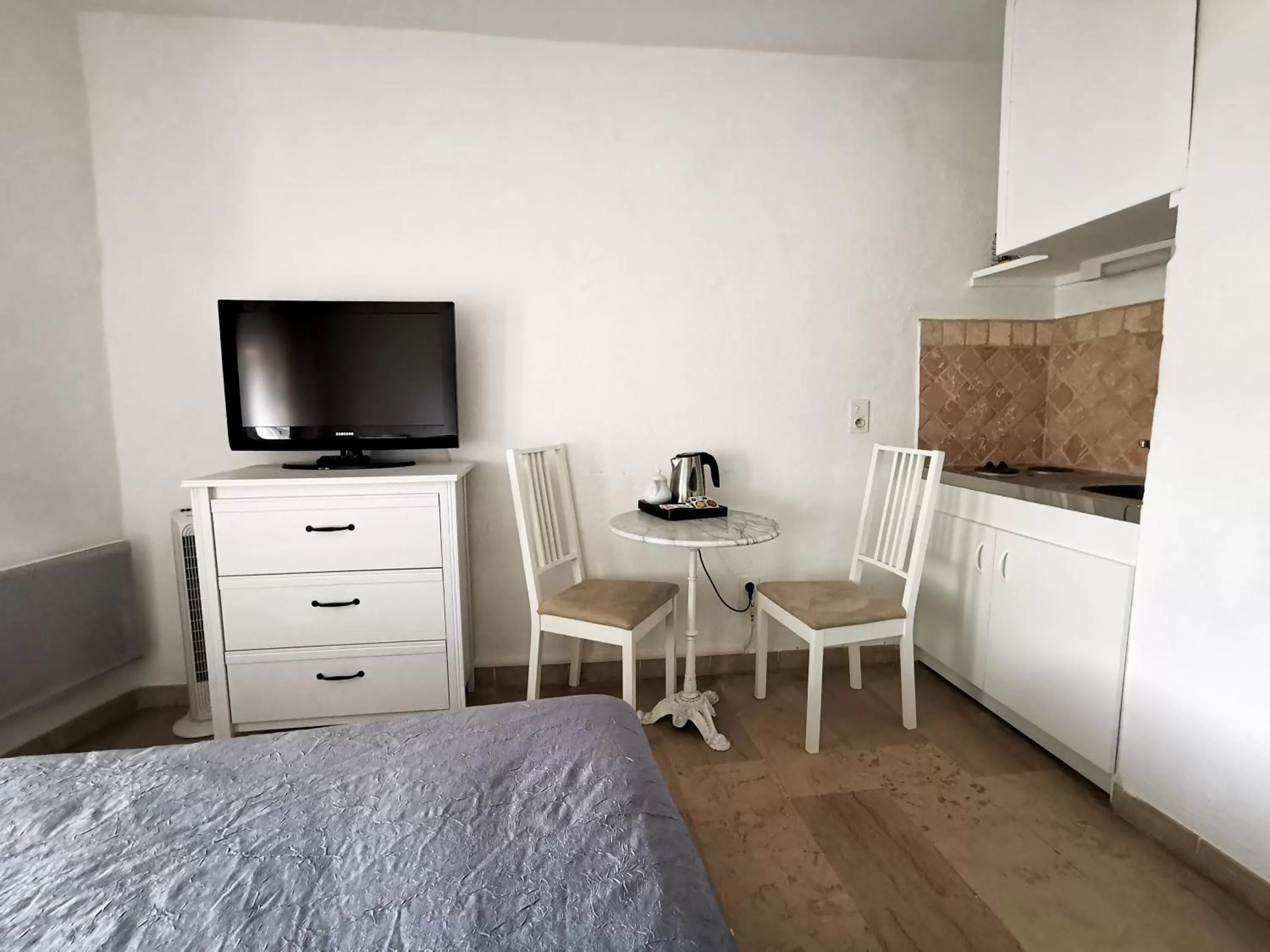 Bed in Hôtel la Fête en Provence