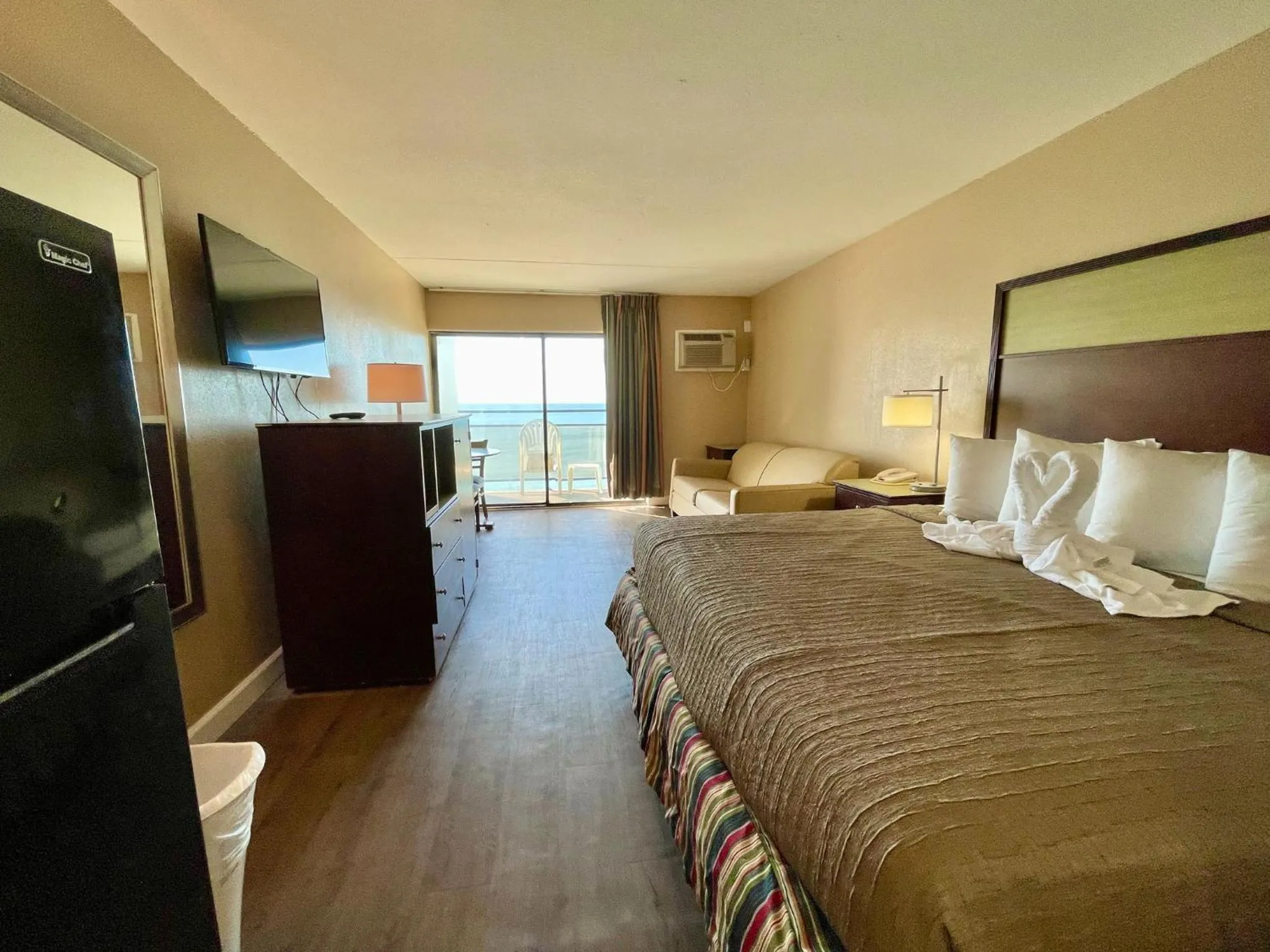 Bed in Polynesian Oceanfront Hotel