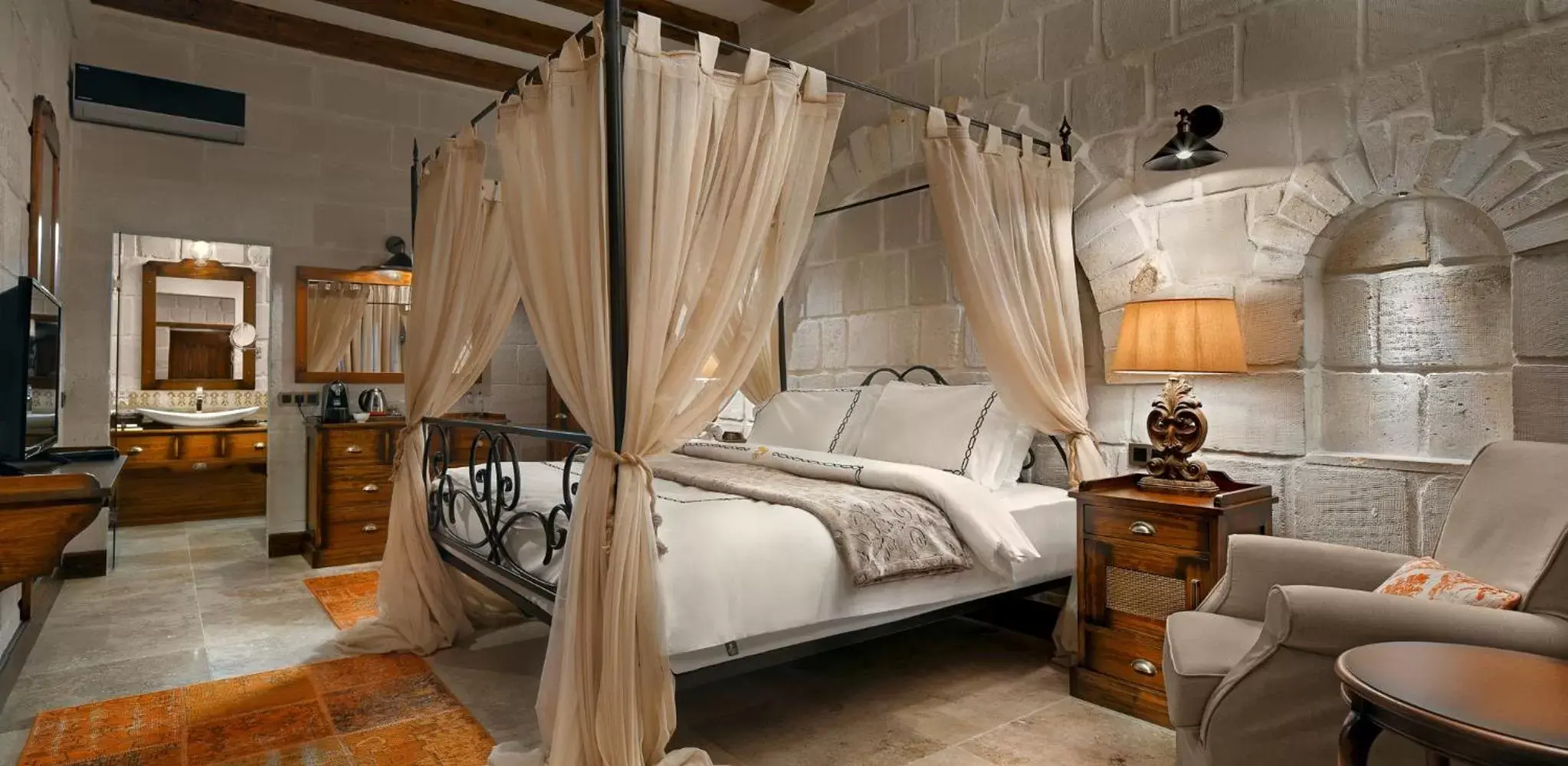 Bed in Seraphim Cave Suites & SPA