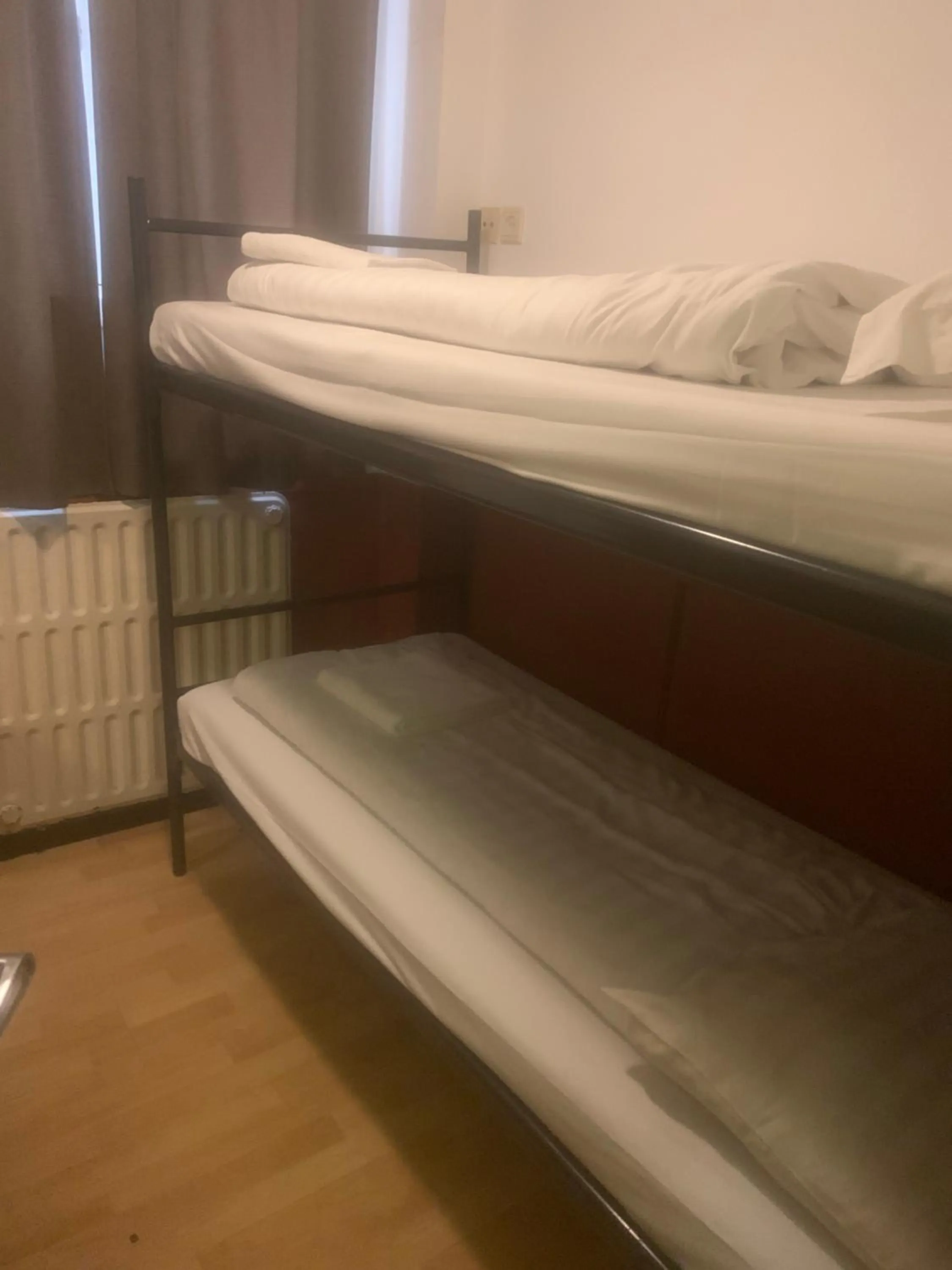 Bed in Hotel Continental Amsterdam