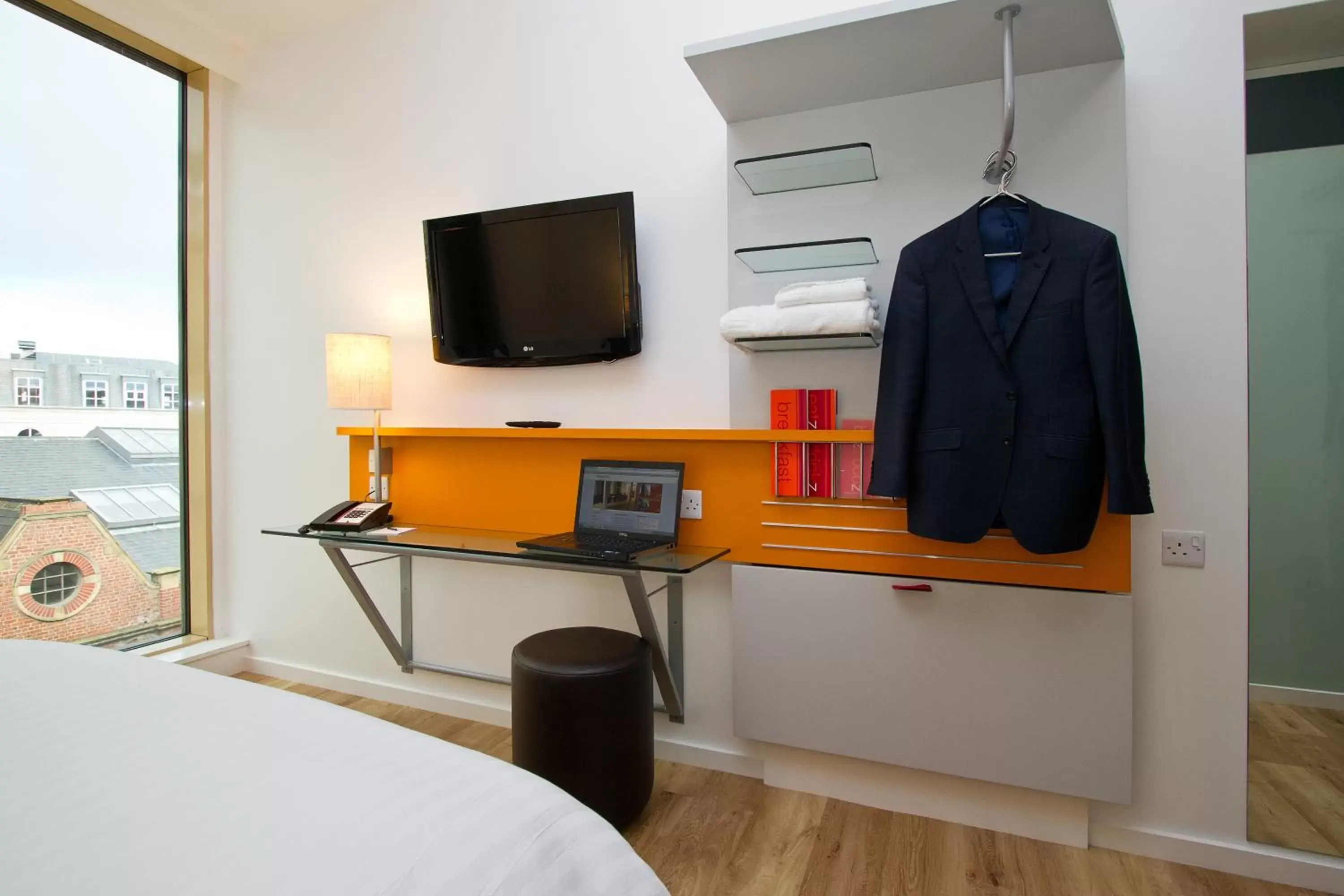 TV and multimedia, TV/Entertainment Center in Sleeperz Hotel Newcastle