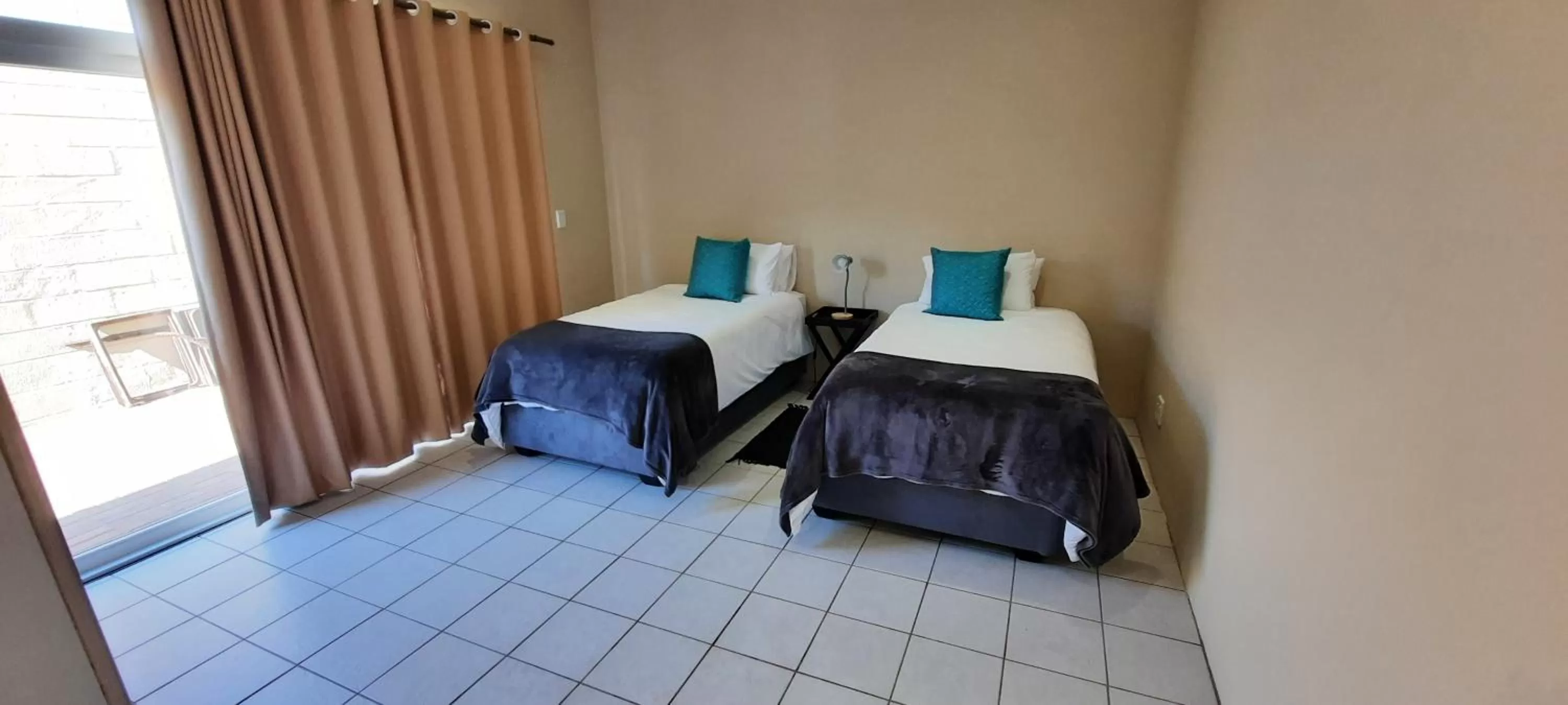 Bedroom, Bed in DESERT DREAMS B&B