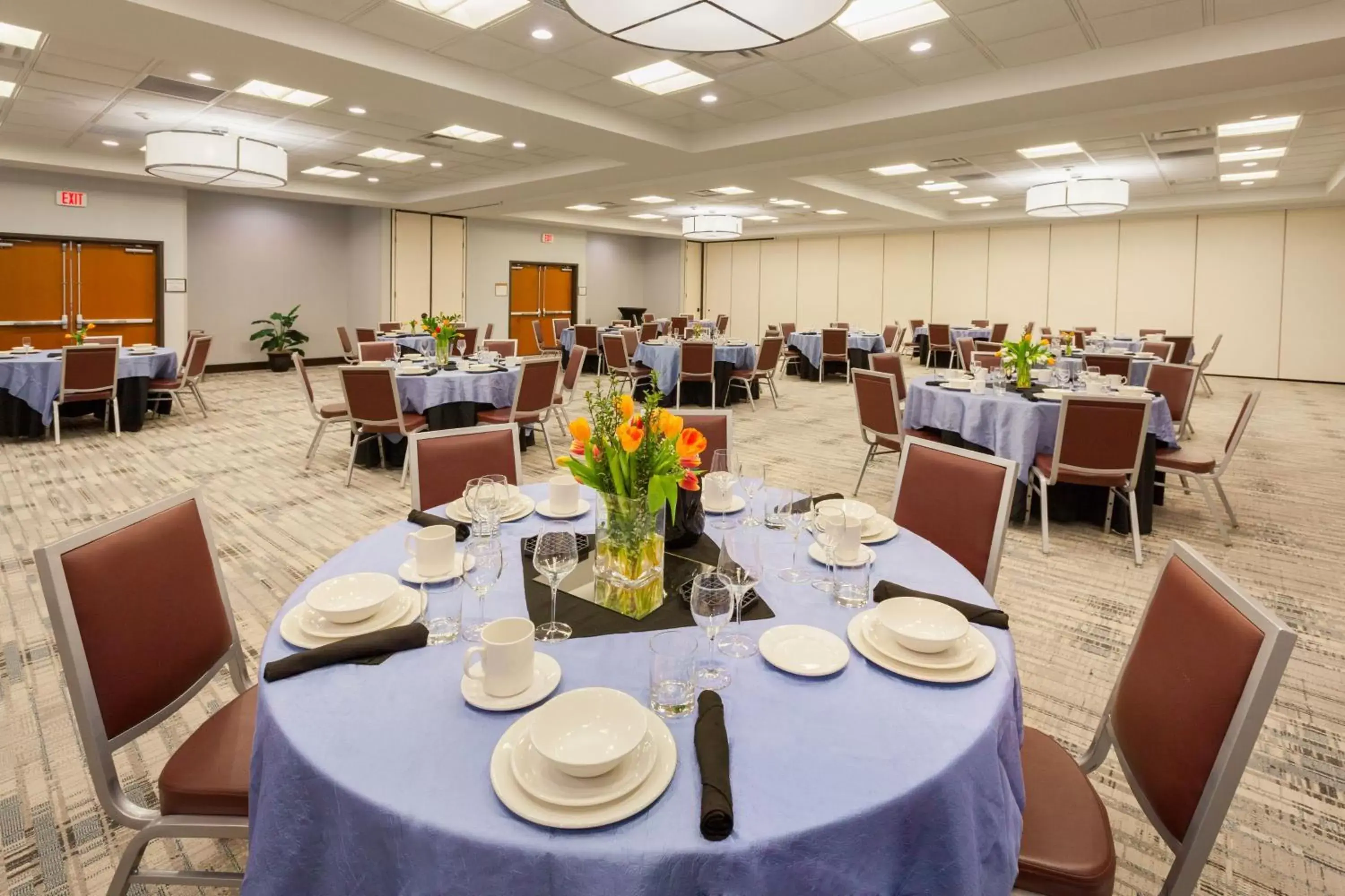 Meeting/conference room, Restaurant/Places to Eat in Four Points by Sheraton Raleigh Durham Airport