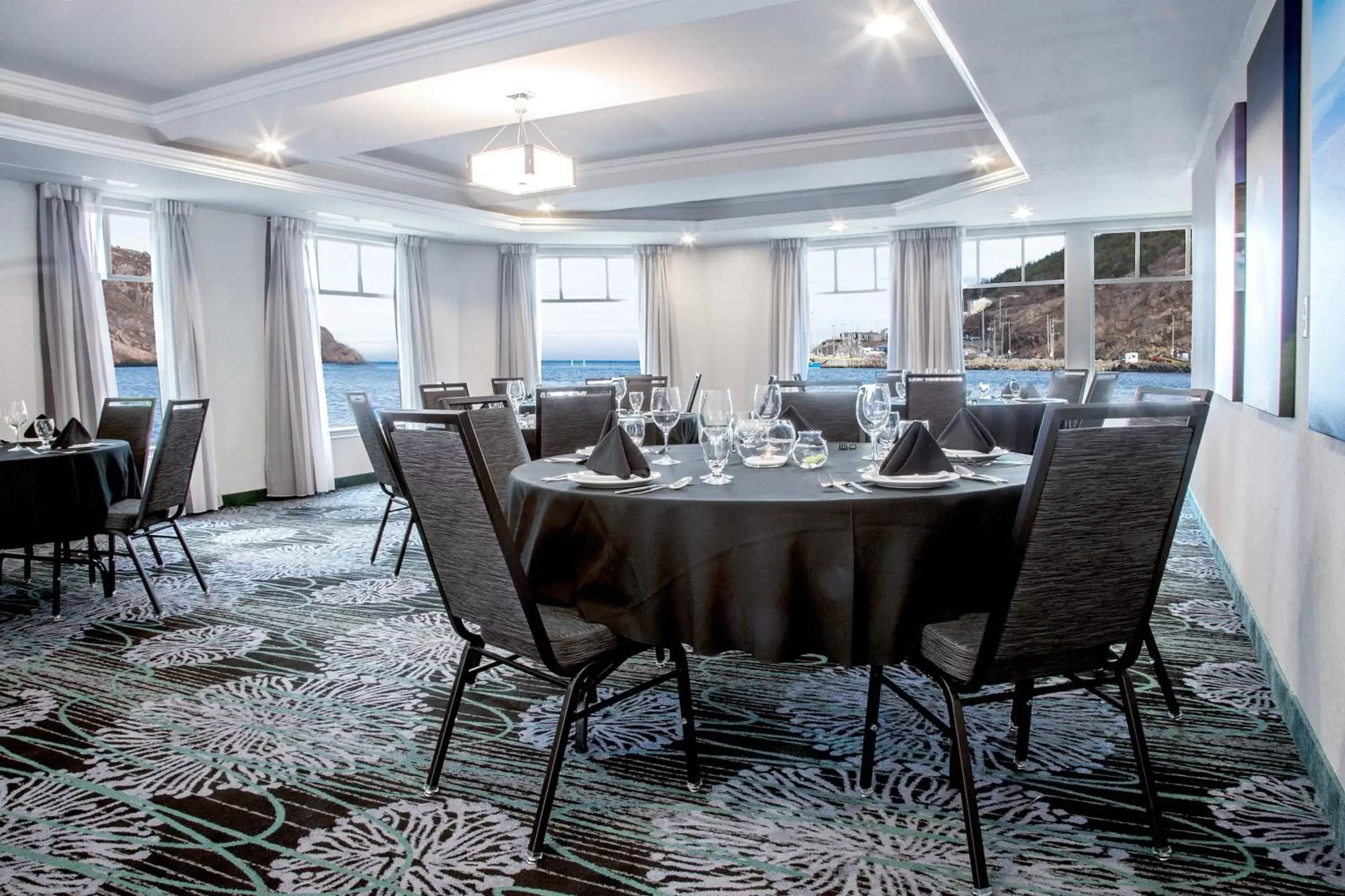 Meeting/conference room, Restaurant/Places to Eat in Courtyard by Marriott St. John's Newfoundland