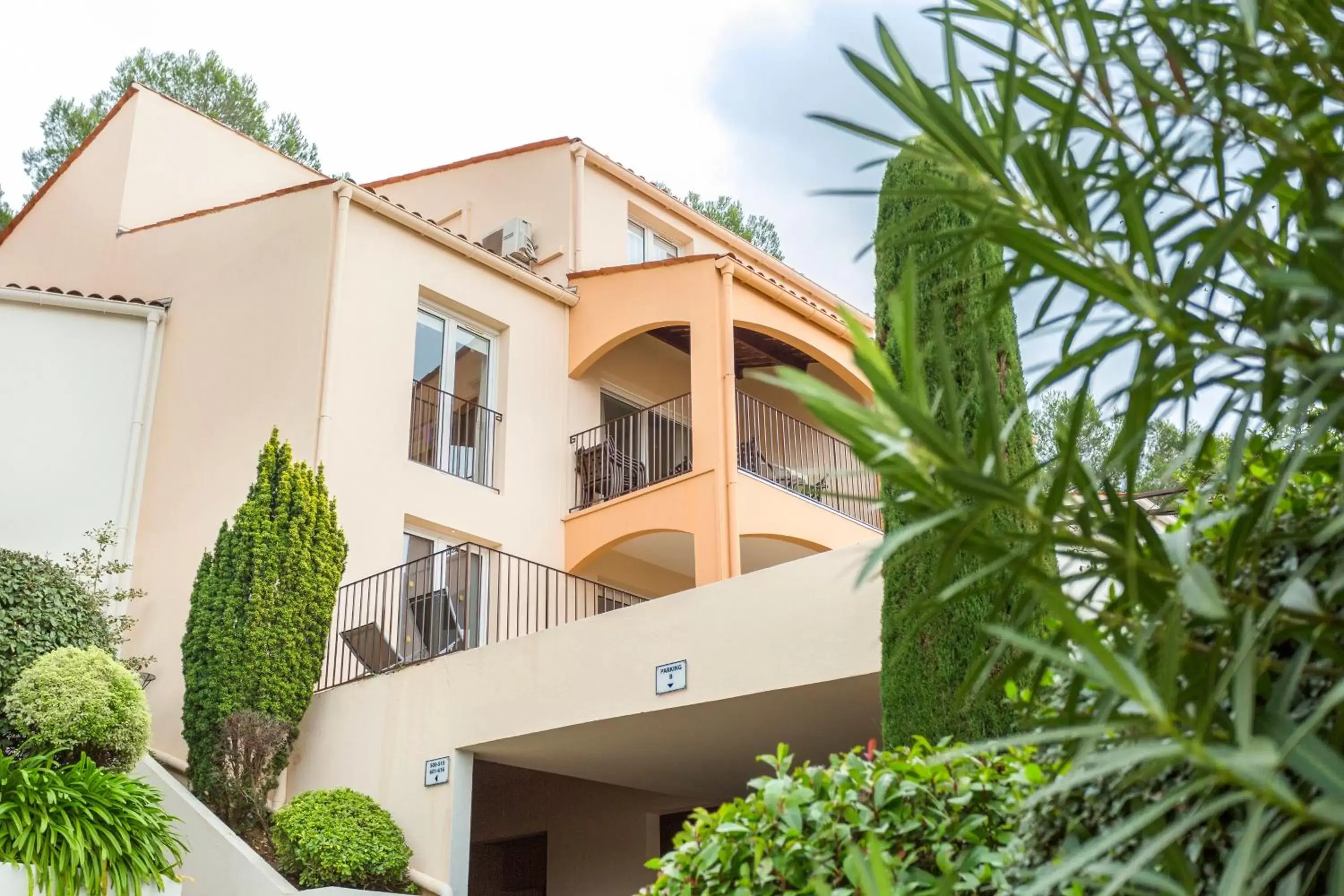 Facade/entrance in Le Club Mougins