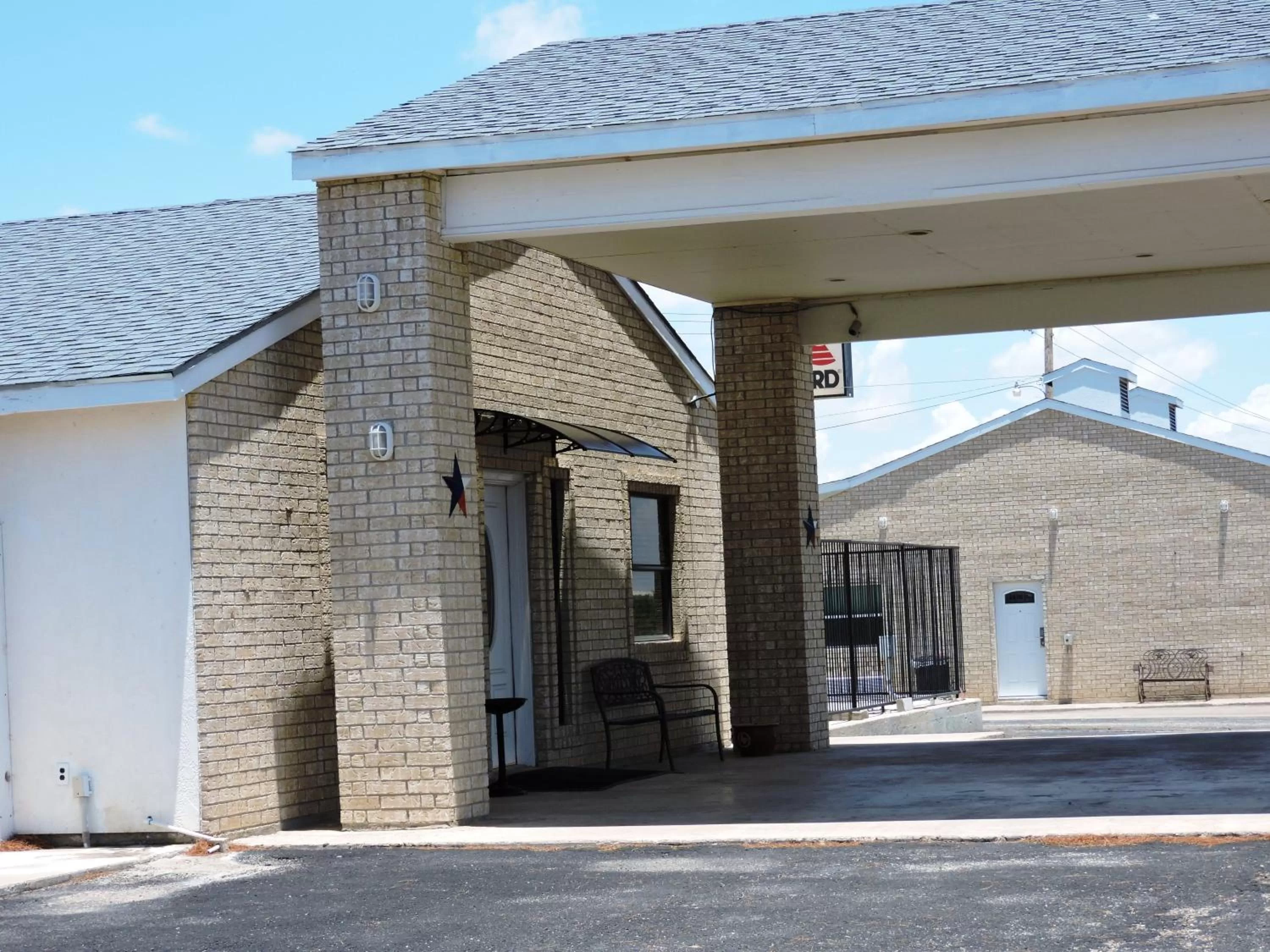 Property building in Riata Inn - Rankin