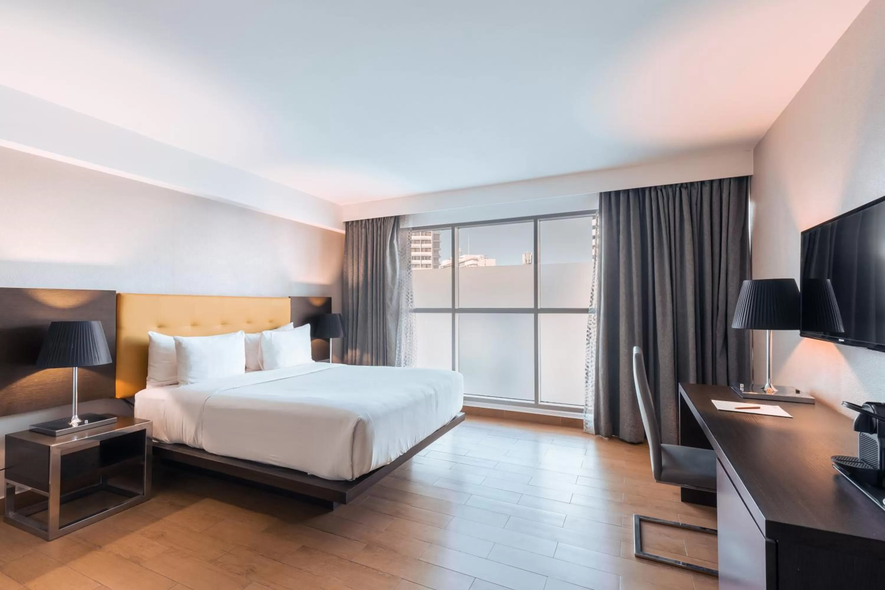 Photo of the whole room, Bed in Exe Oriental Panamá