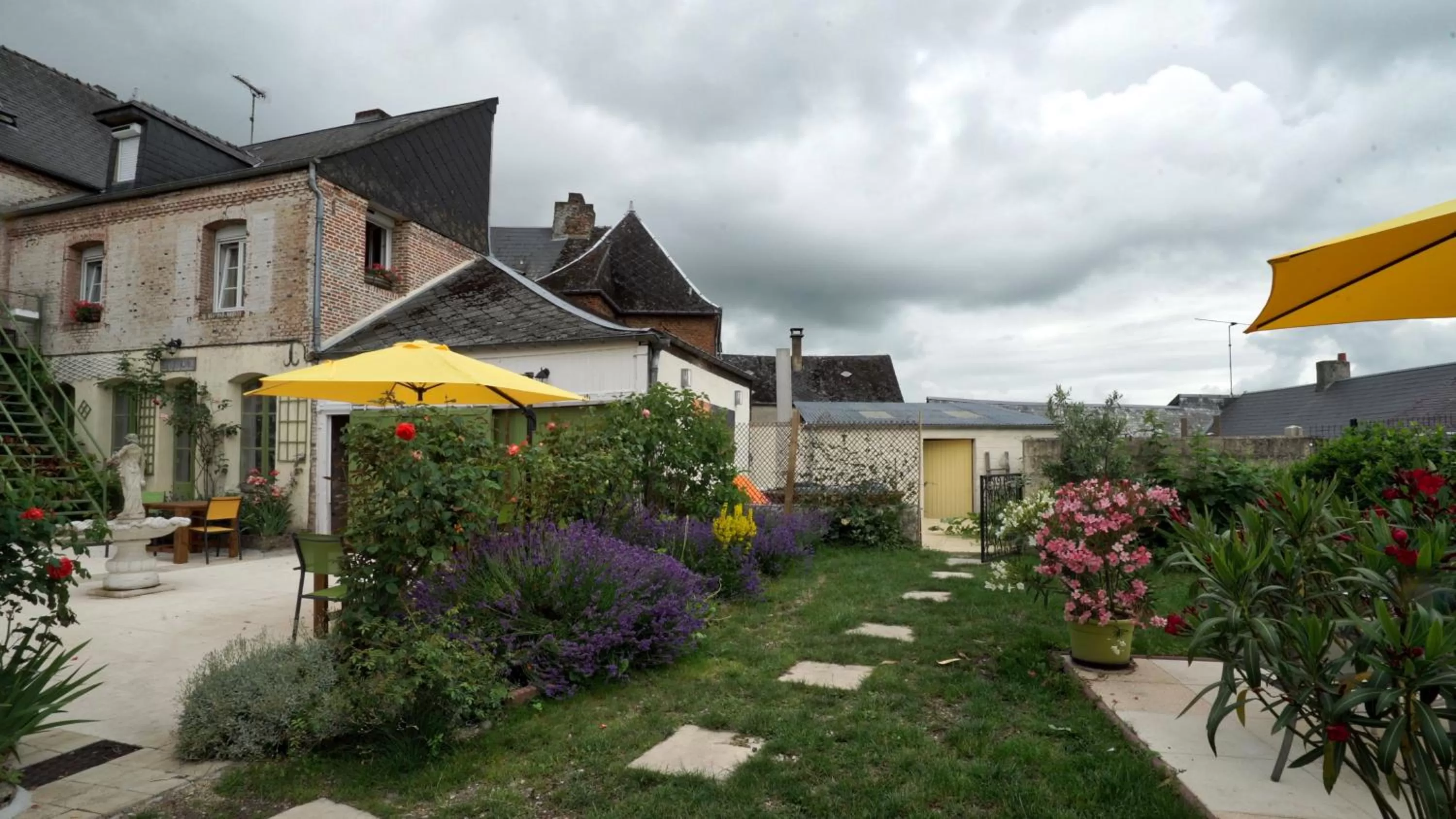 Property building in Au Chapitre