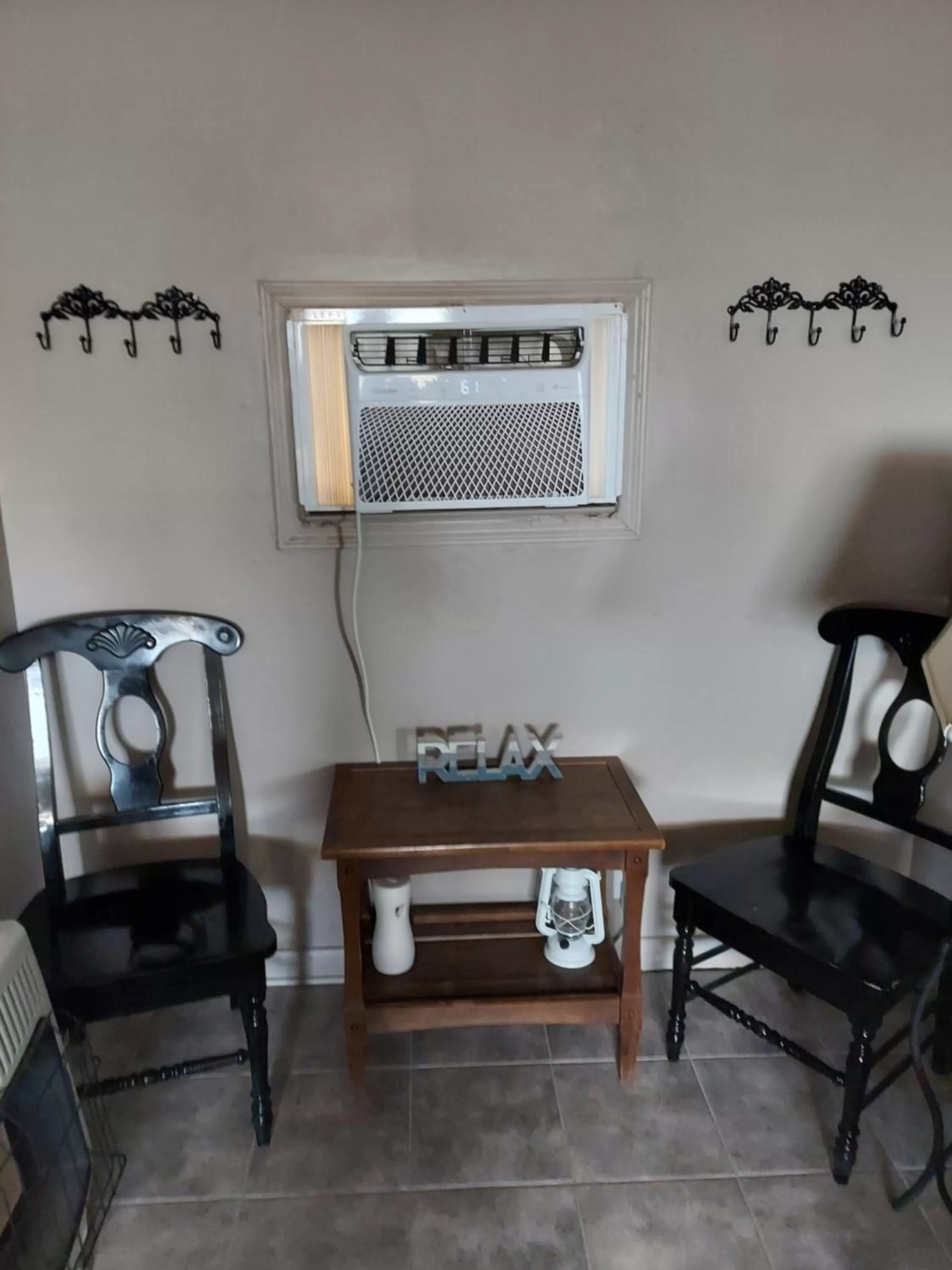 Seating area in Cactus Inn