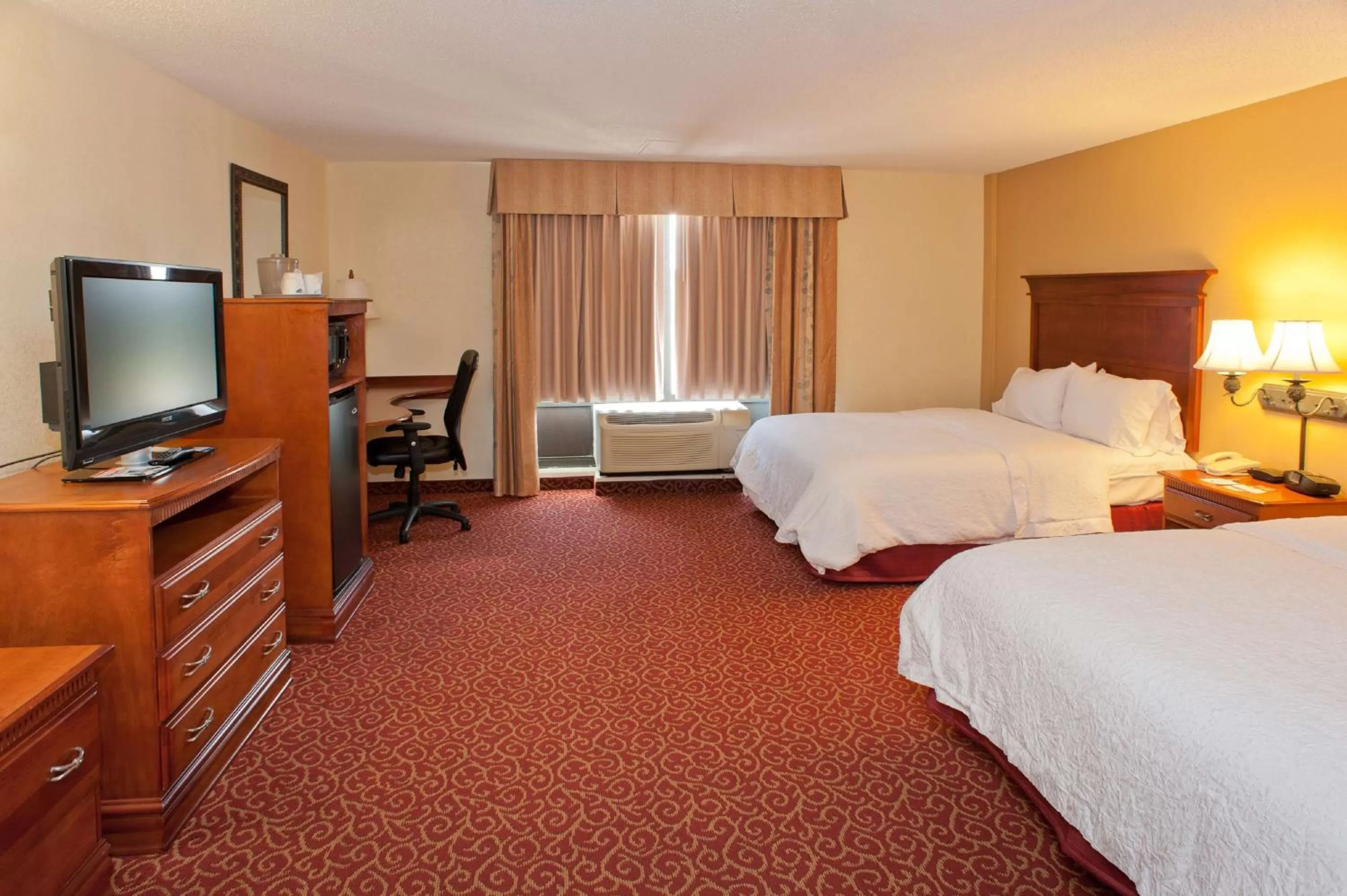 Bed in Hampton Inn & Suites McComb