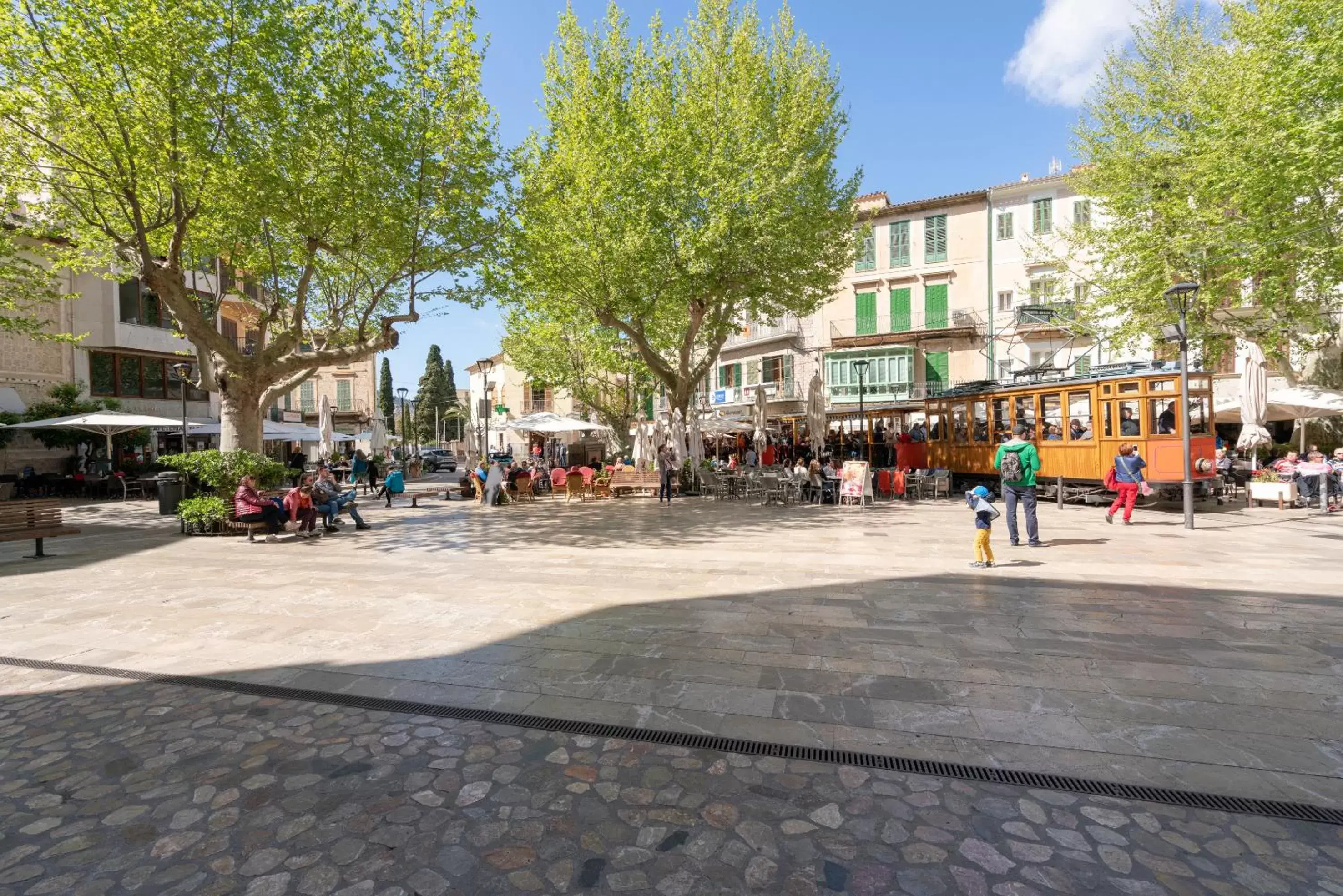 Neighbourhood, Property Building in Soller Plaza