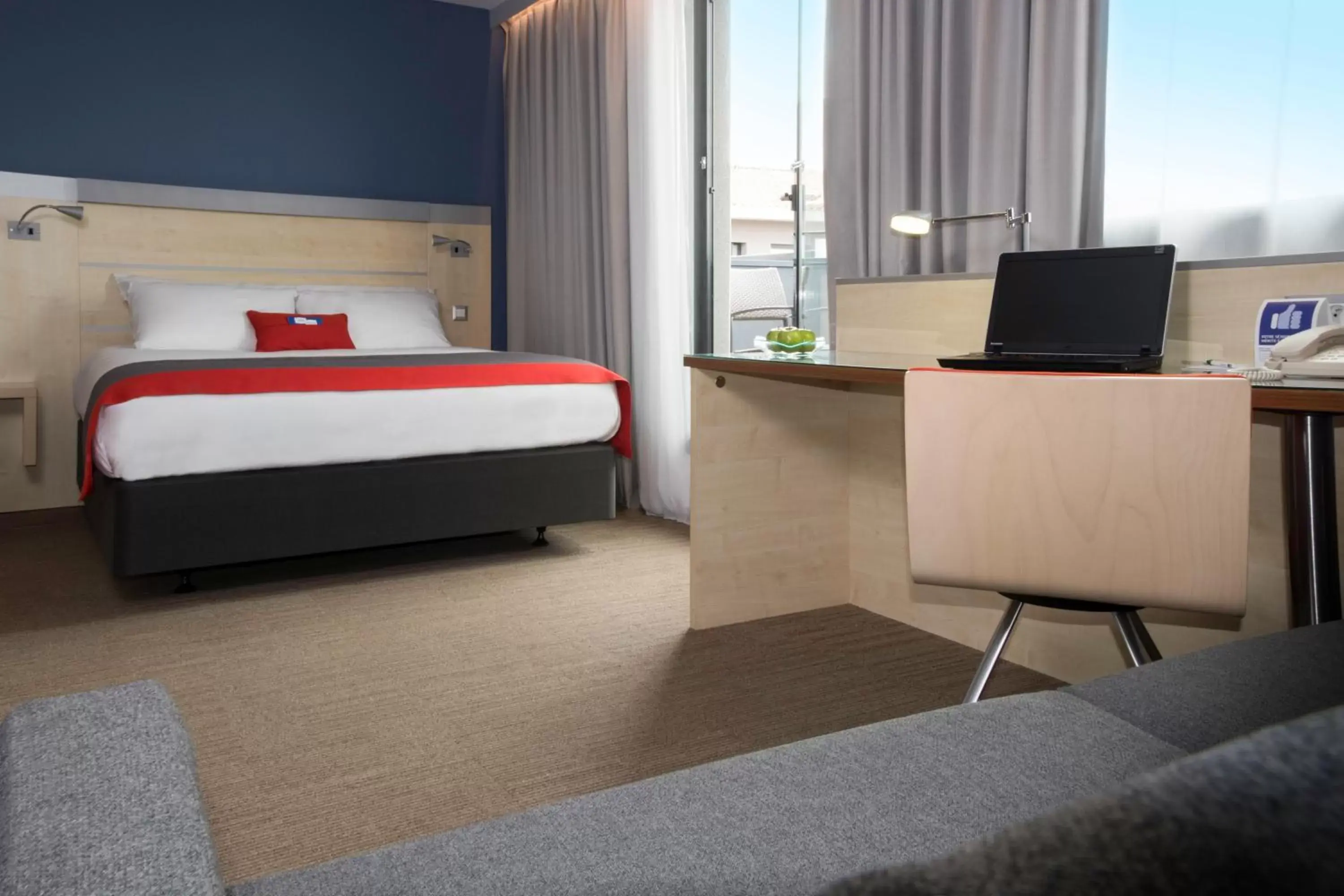 Business facilities, Bed in Holiday Inn Express Toulouse Airport, an IHG Hotel