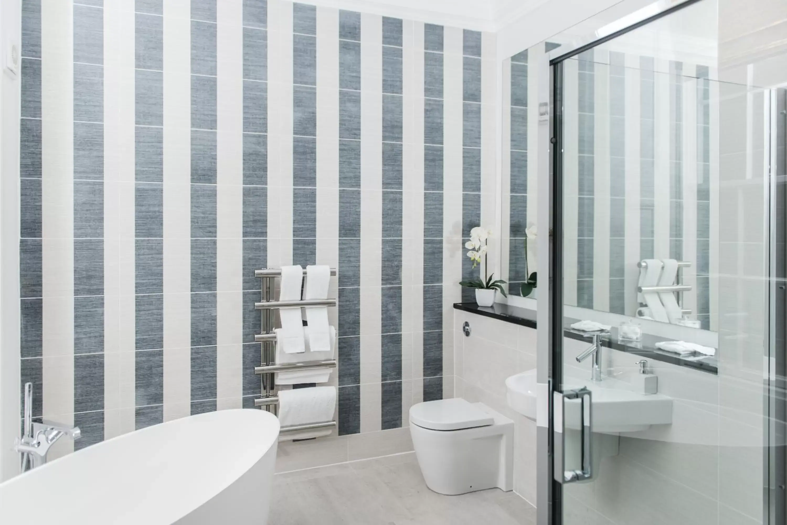 Shower, Bathroom in The Rutland Hotel & Apartments