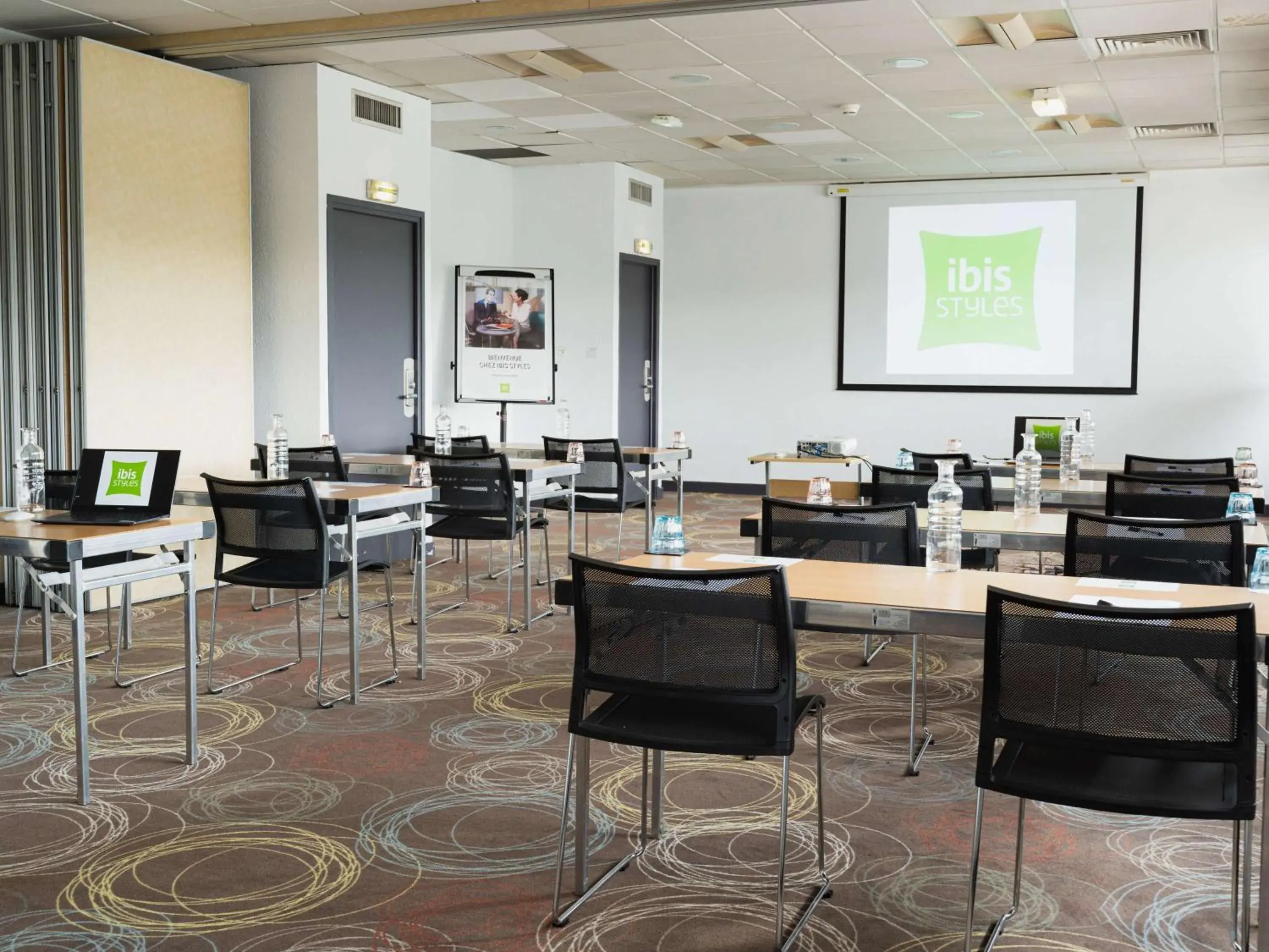 Meeting/conference room in ibis Styles Lyon Sud Vienne