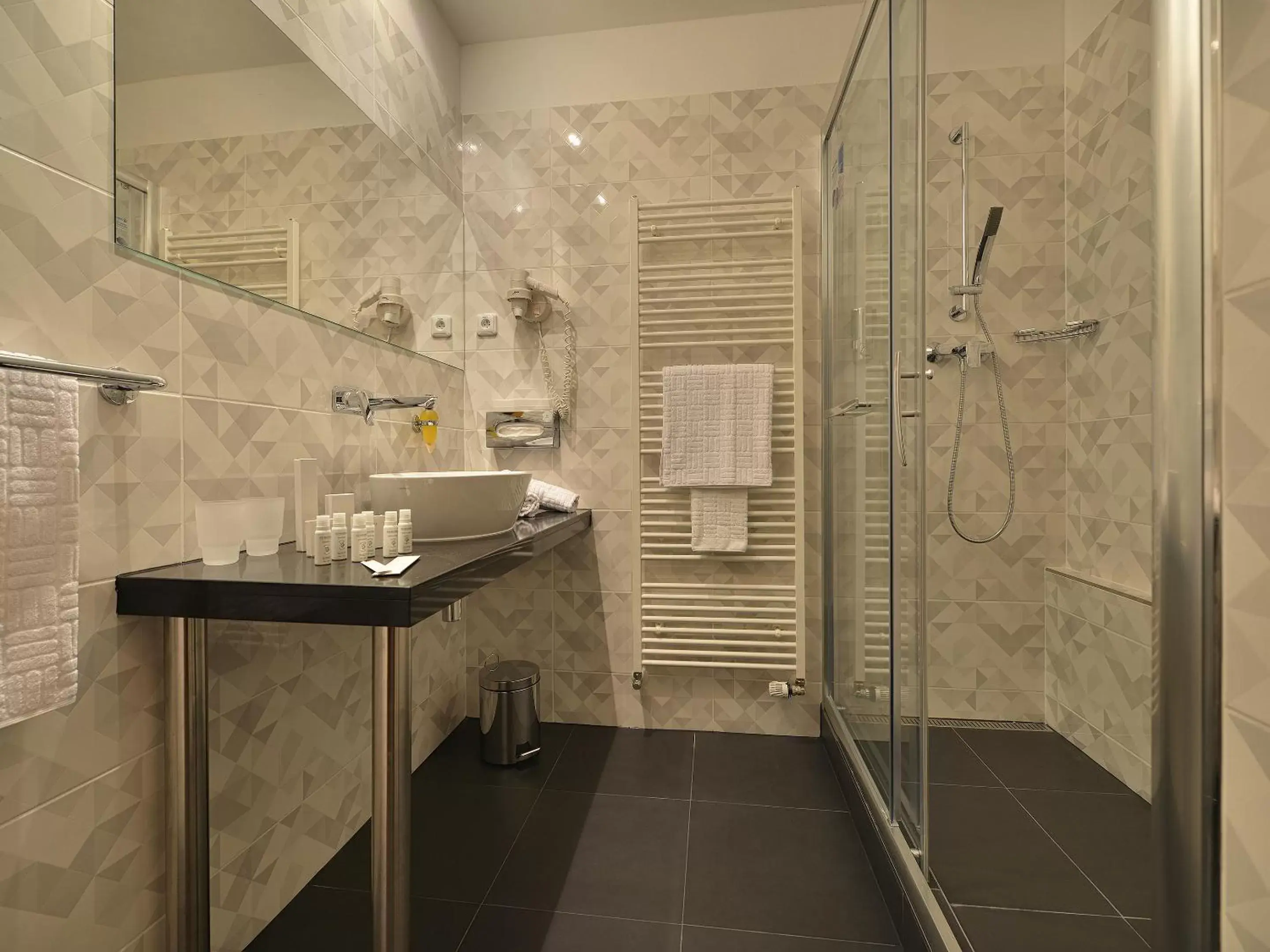 Bathroom in Ramada Airport Hotel Prague