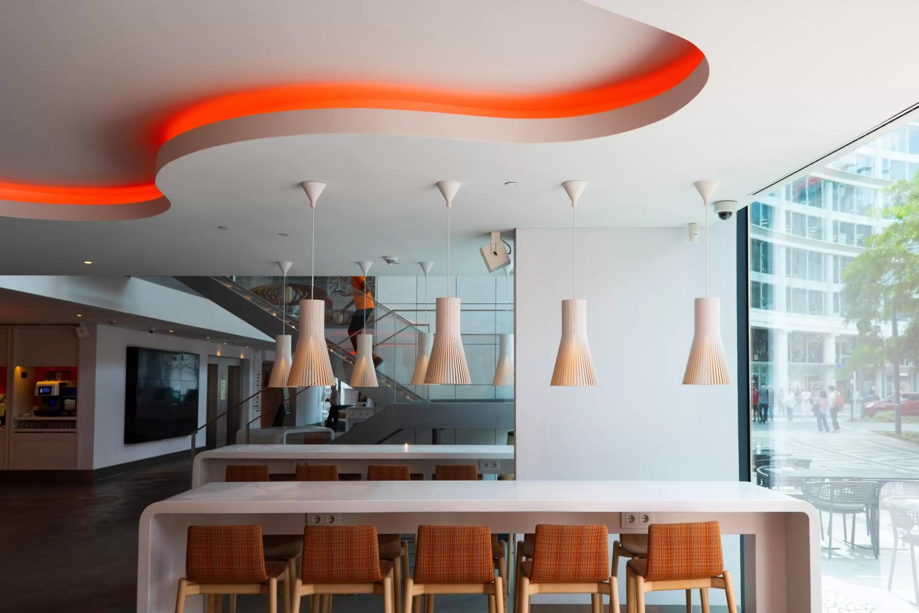 Lounge or bar in EVOLUTION Lisboa Hotel