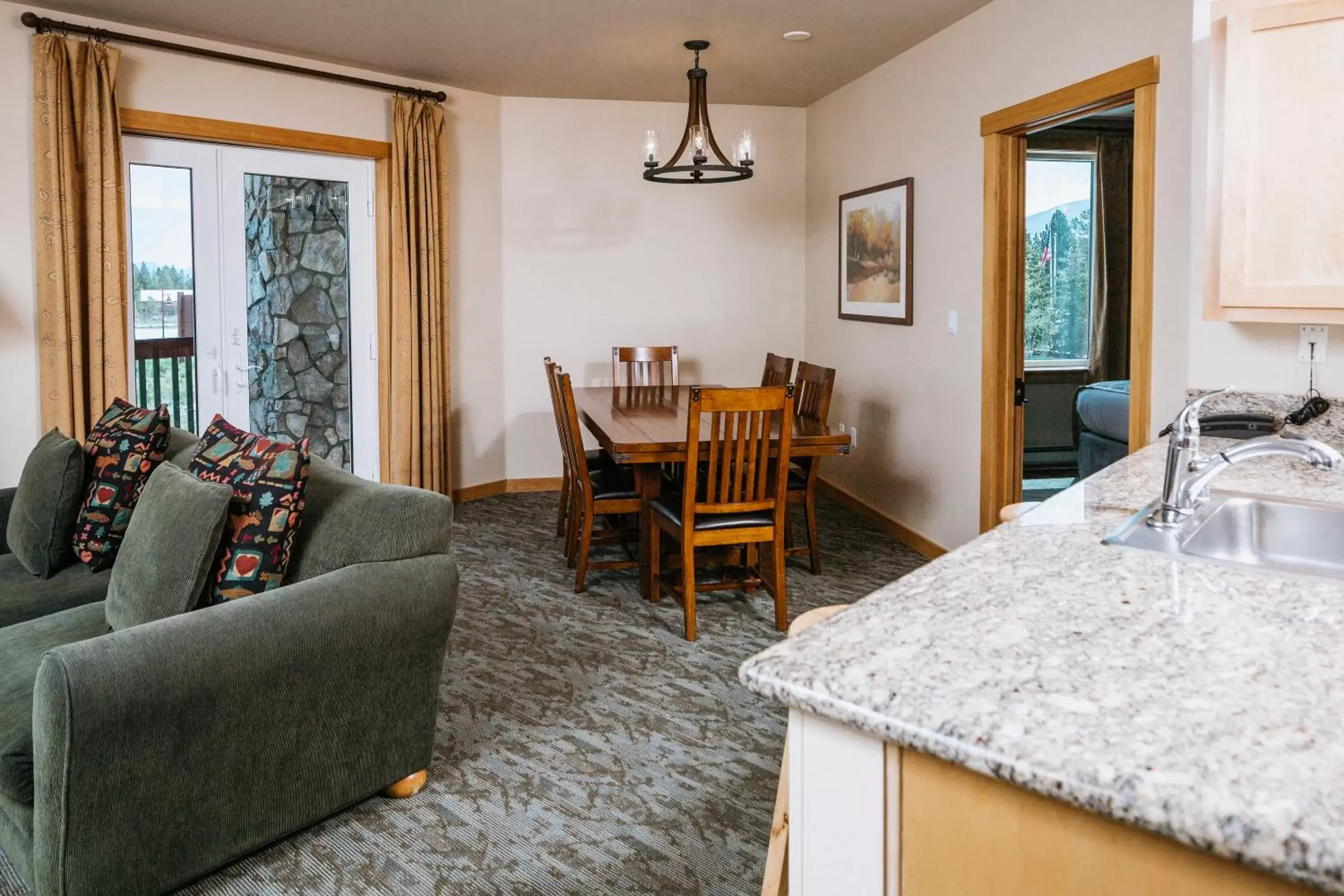 Living room, Seating Area in Juniper Springs Resort