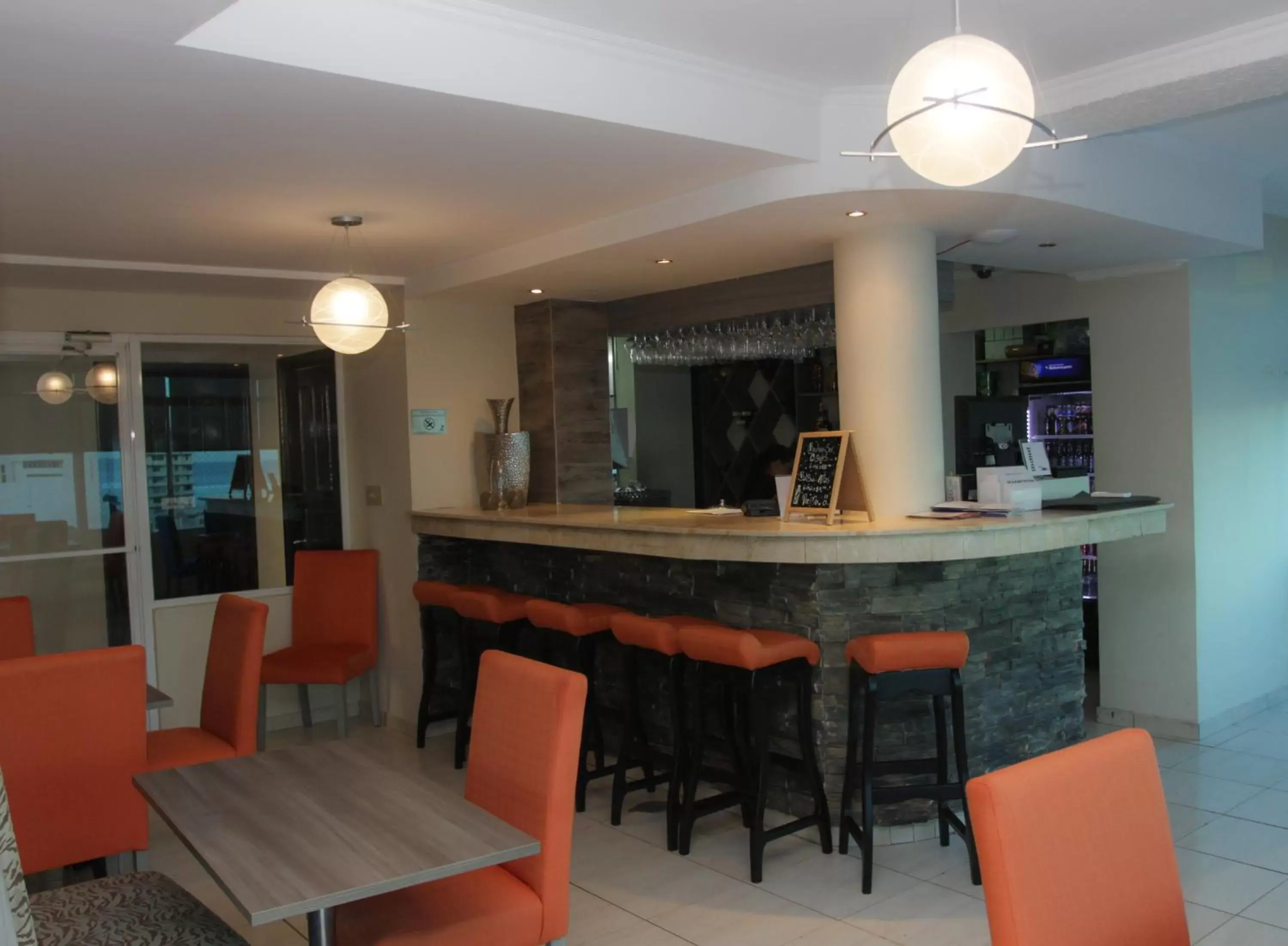 Lounge or bar, Lounge/Bar in Hotel Bahía Suites