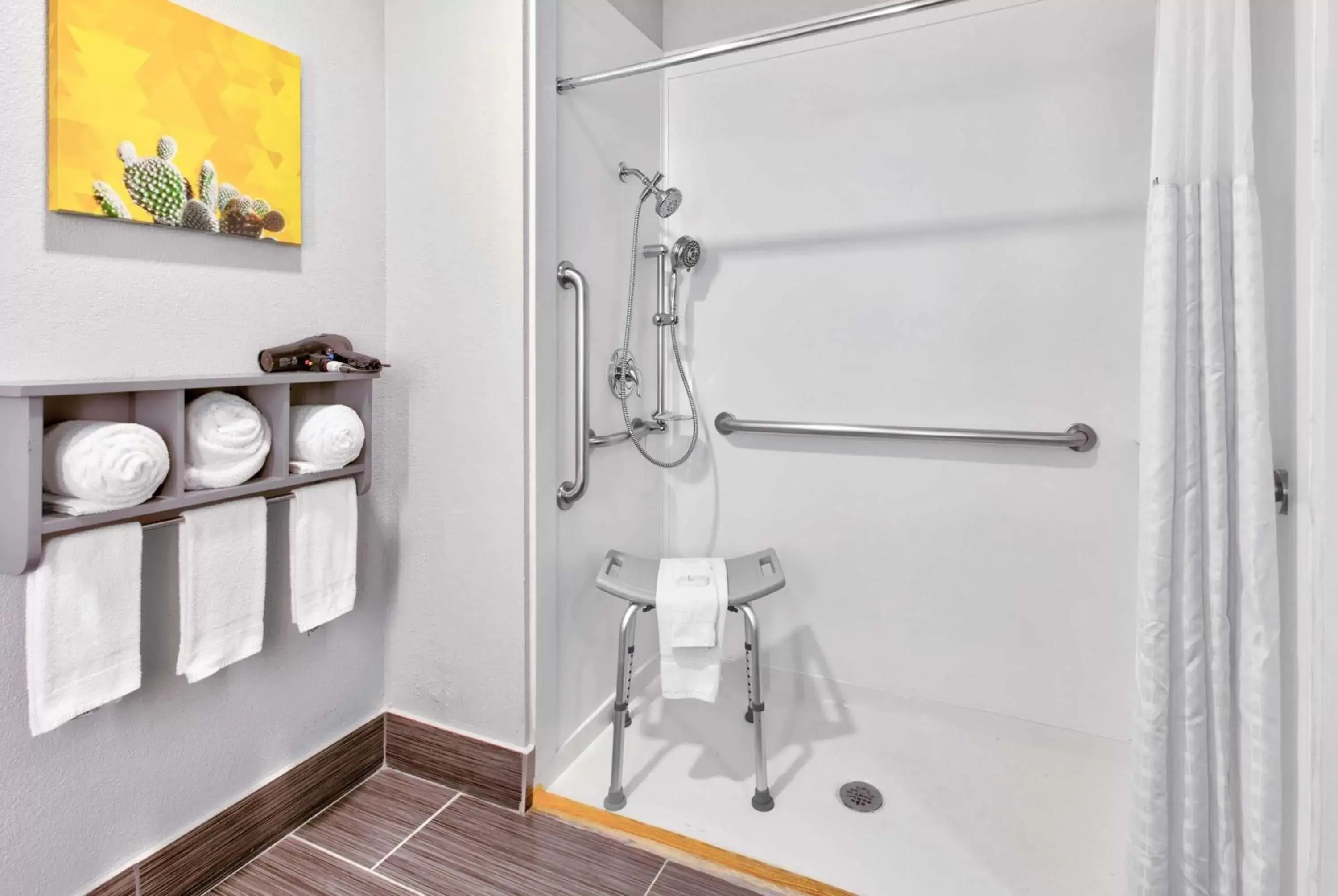 Shower, Bathroom in La Quinta by Wyndham Dallas - Las Colinas