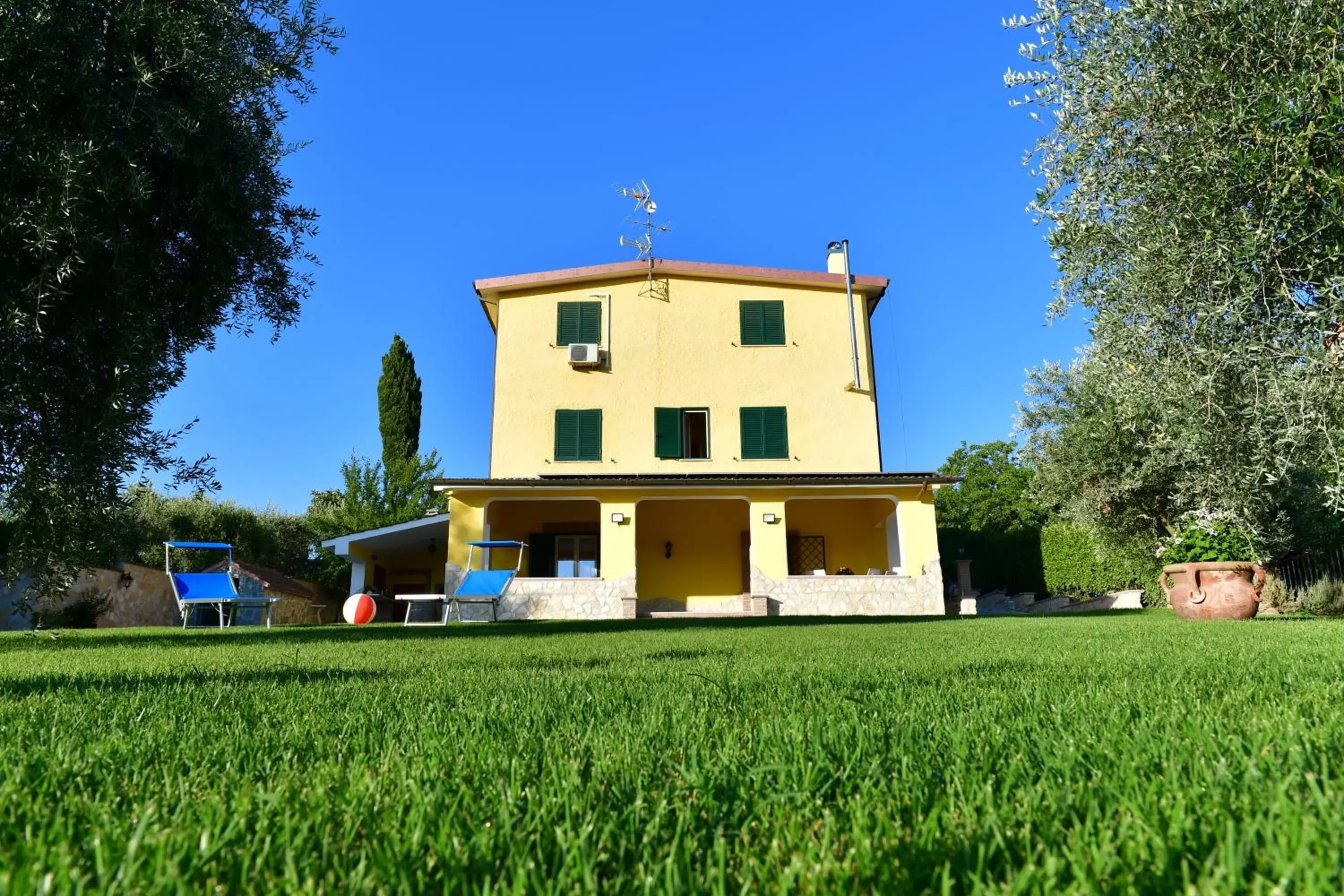 Property Building in B&B Roman Country Villa