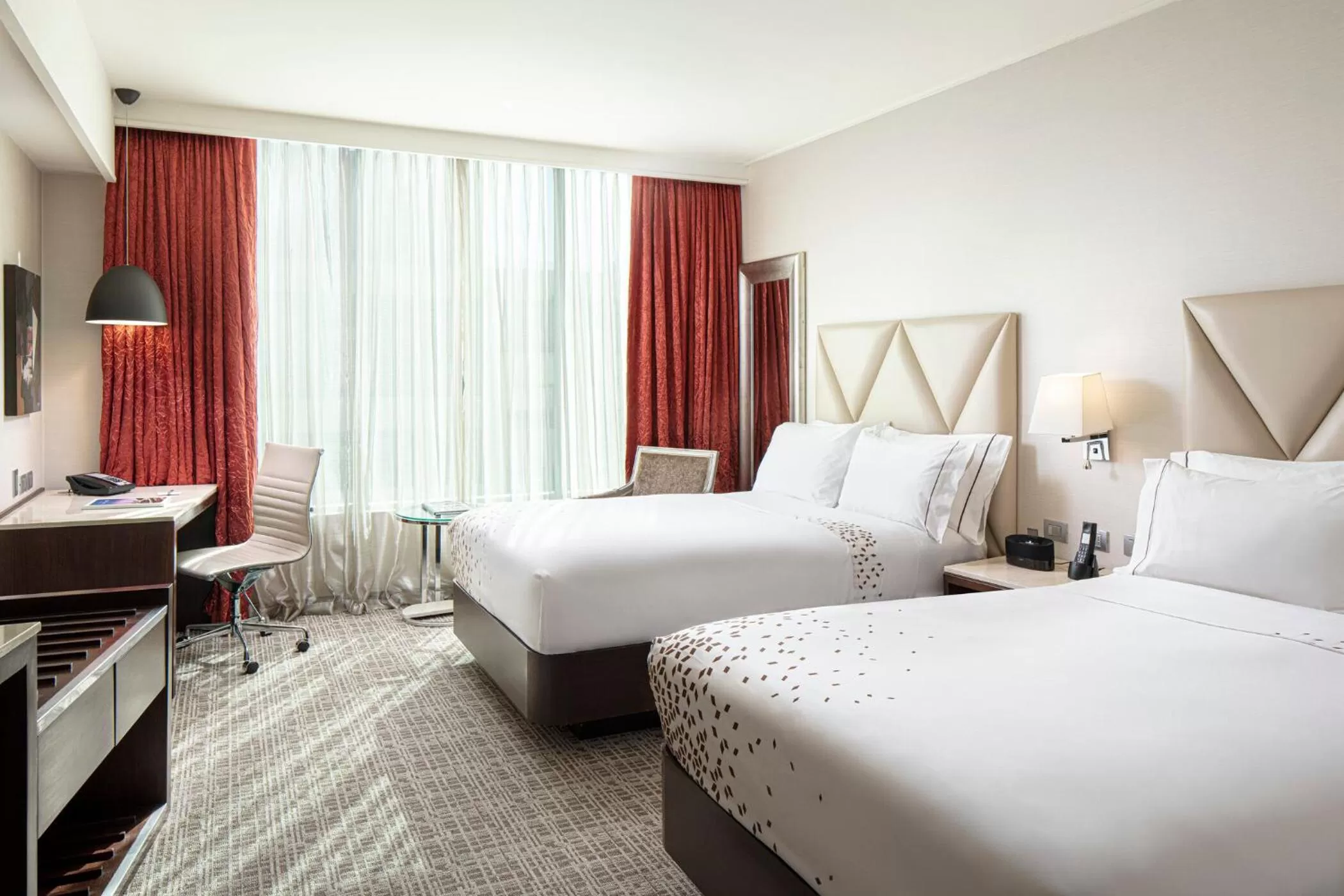 Concierge level, Smaller Guest room, 2 Twin/Single Bed(s) in Renaissance Santiago by Marriott