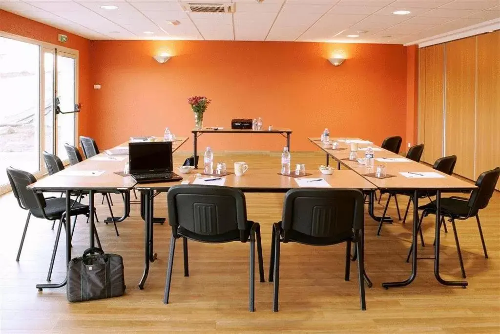 Business facilities in Hôtel Akena City Caudry