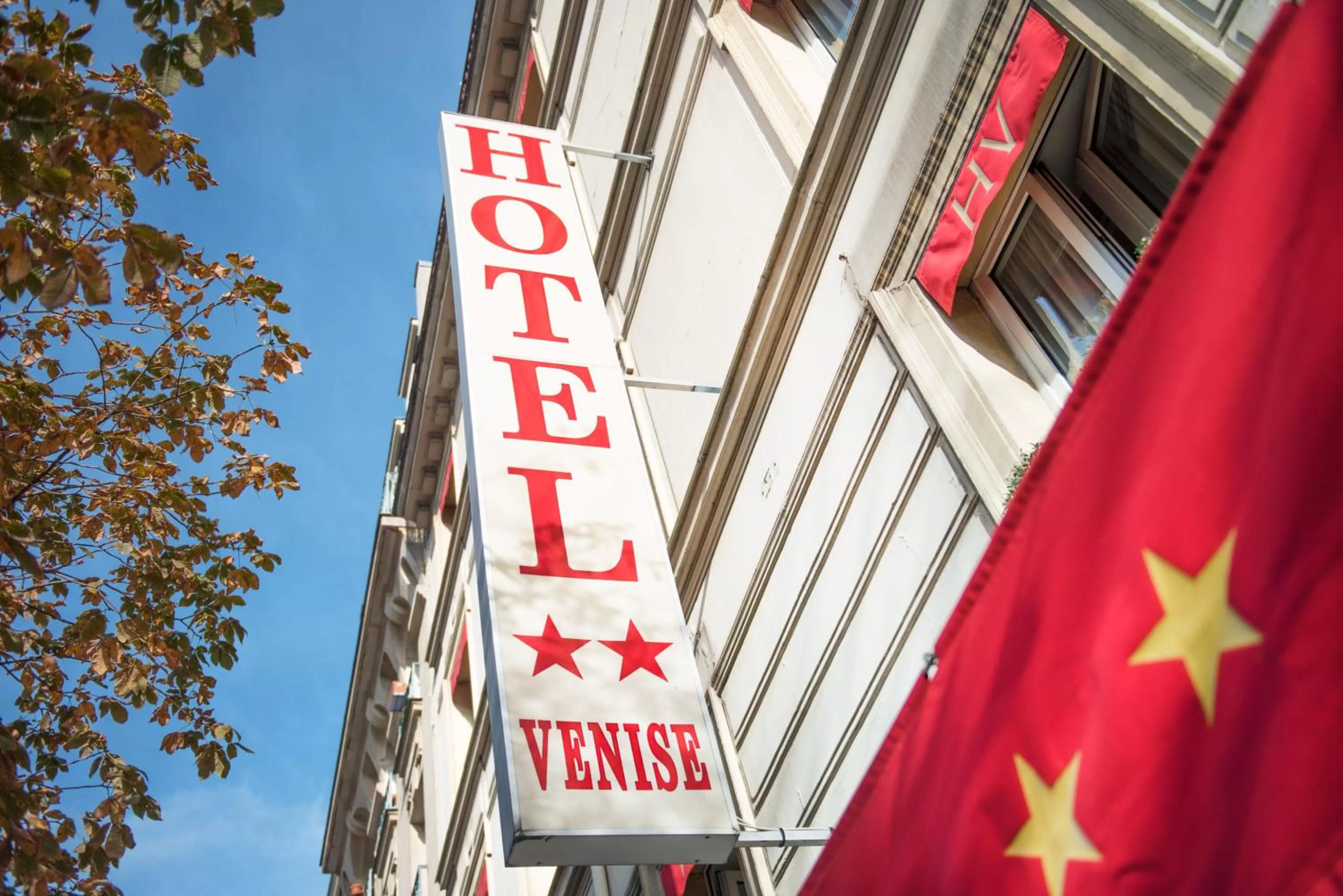 Property building in Hôtel De Venise