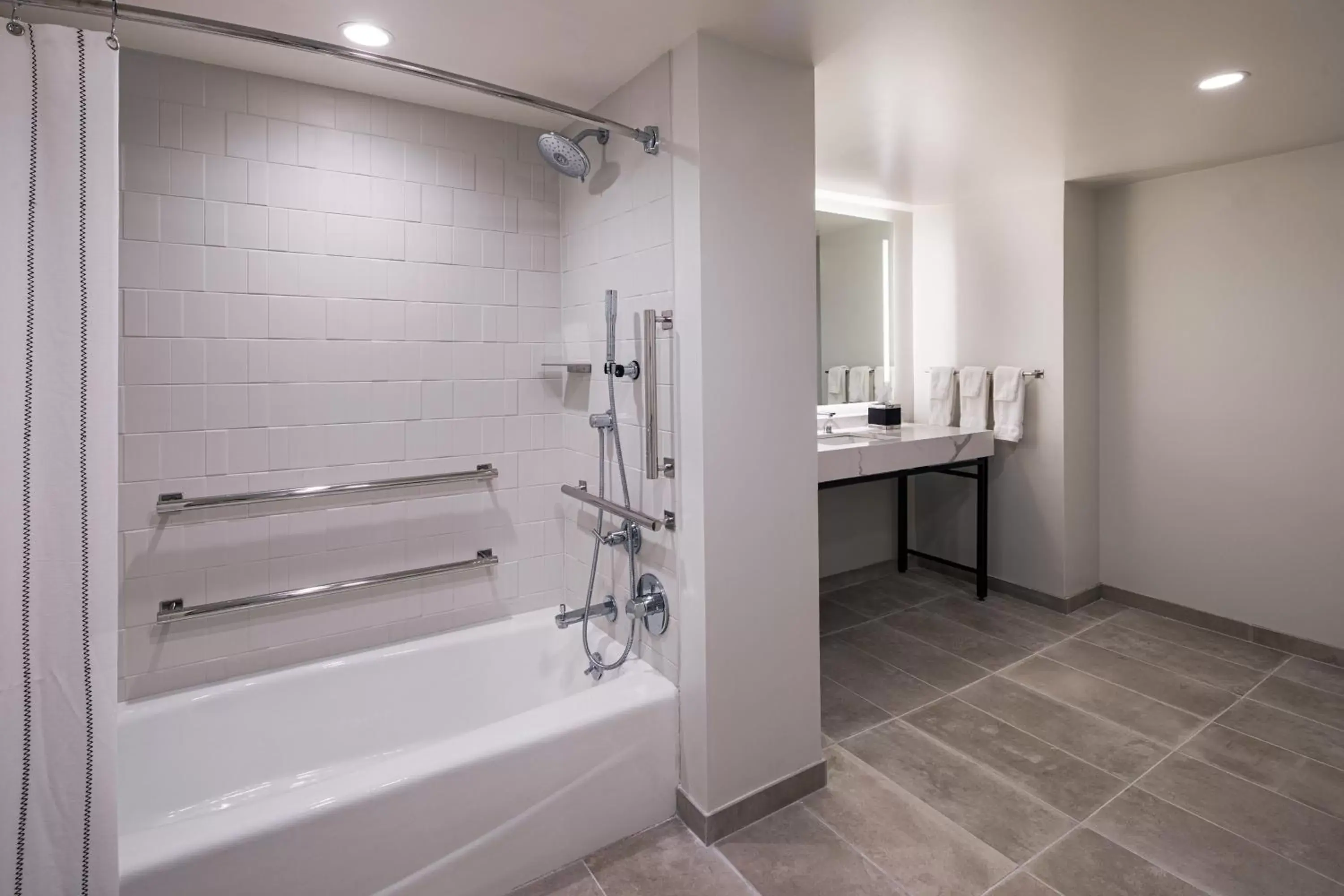 King Room with Adapted Tub - Mobility and Hearing Accessible in Portland Sheraton at Sable Oaks King Room with Adapted Tub - Mobility and Hearing Accessible in Portland Sheraton at Sable Oaks