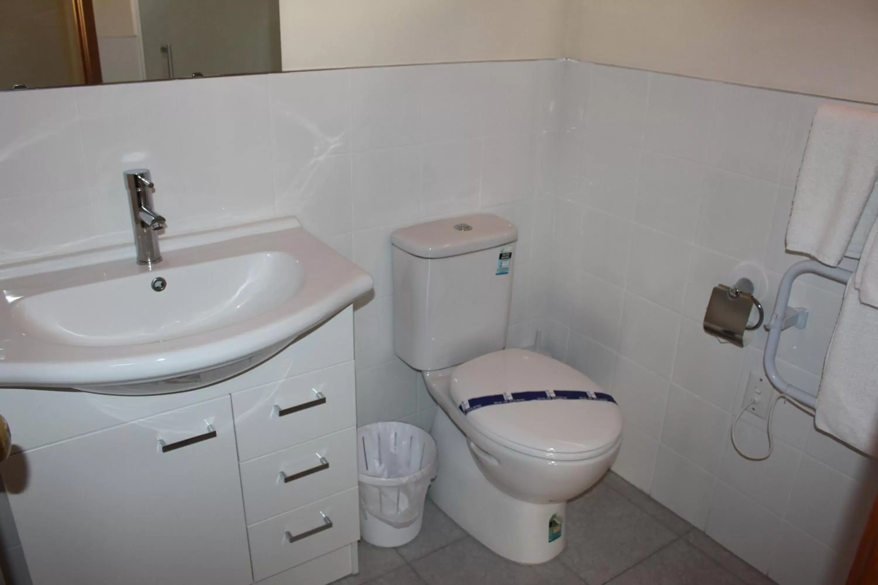 Bathroom in Bucklands Beach Waterfront Motel